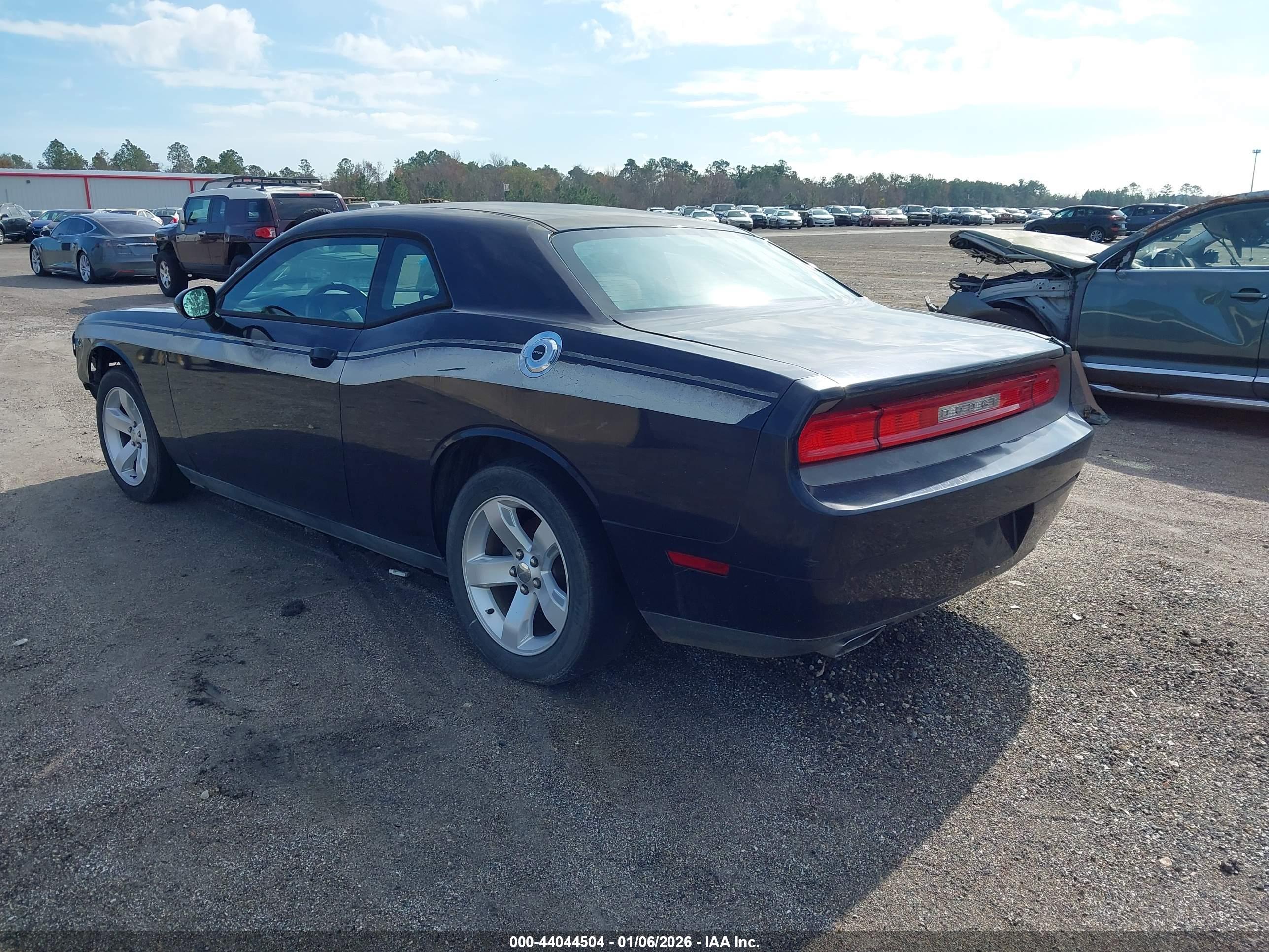 DODGE CHALLENGER image 3