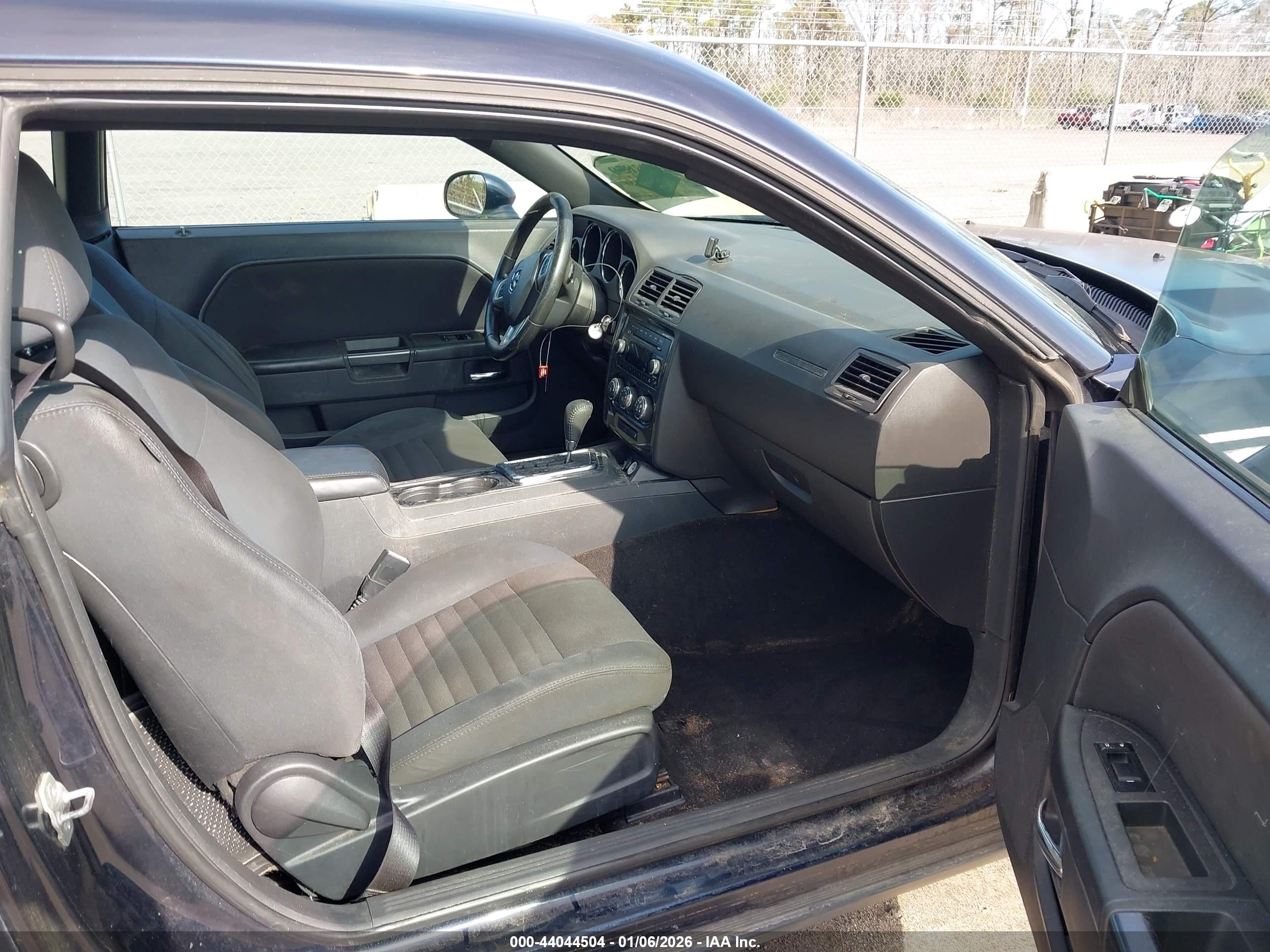 DODGE CHALLENGER image 5