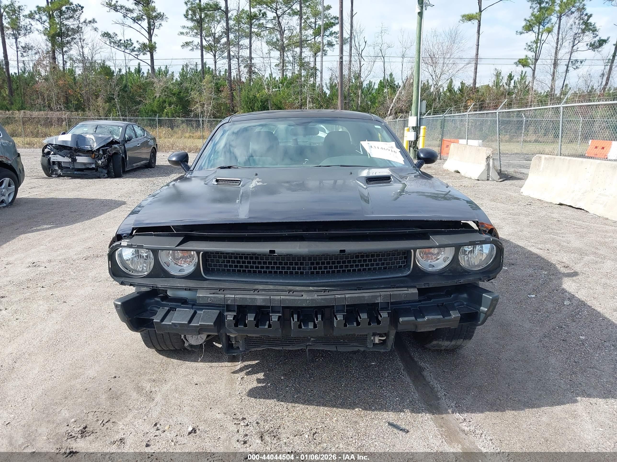 DODGE CHALLENGER image 6
