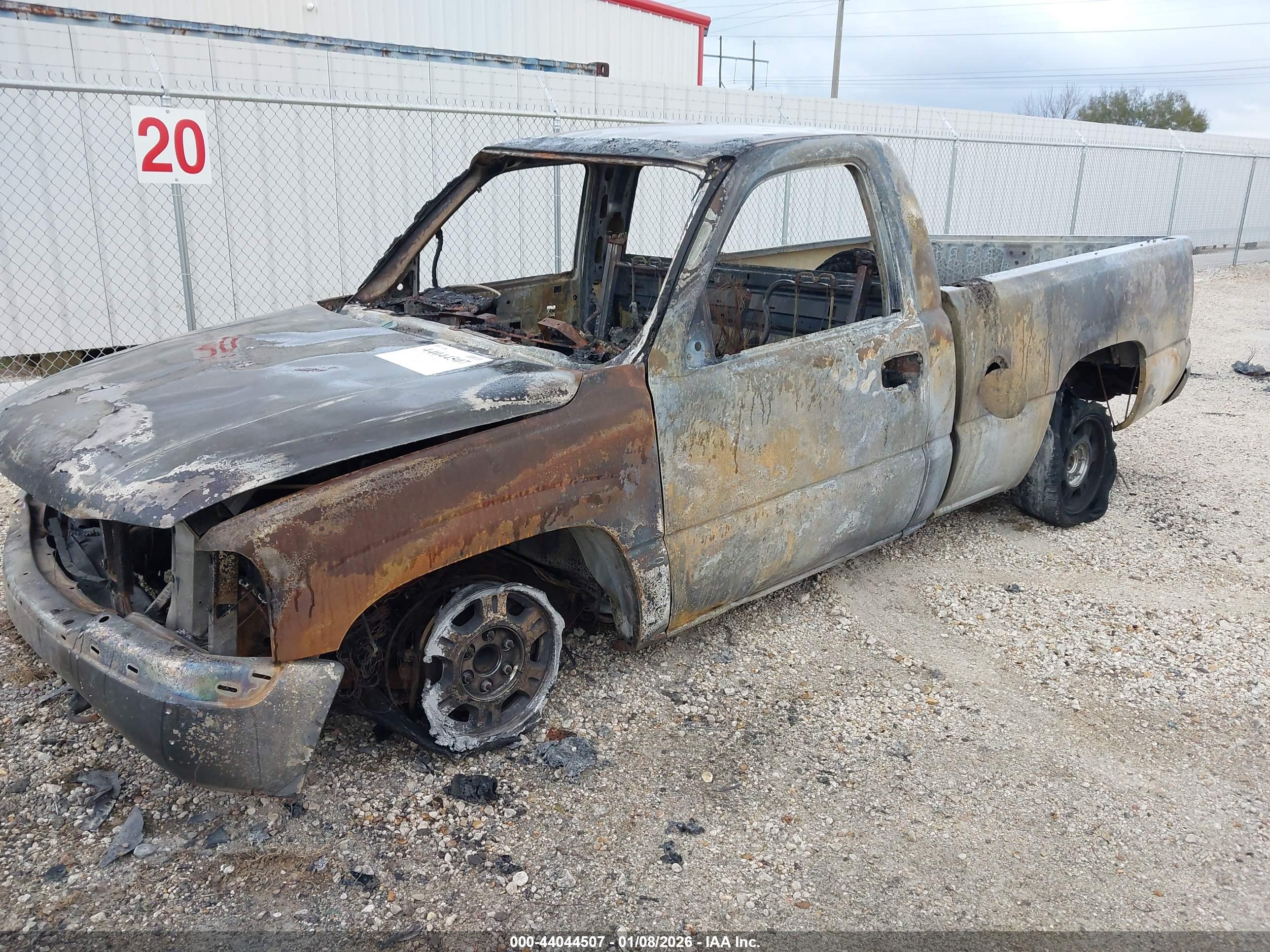 GMC SIERRA image 2