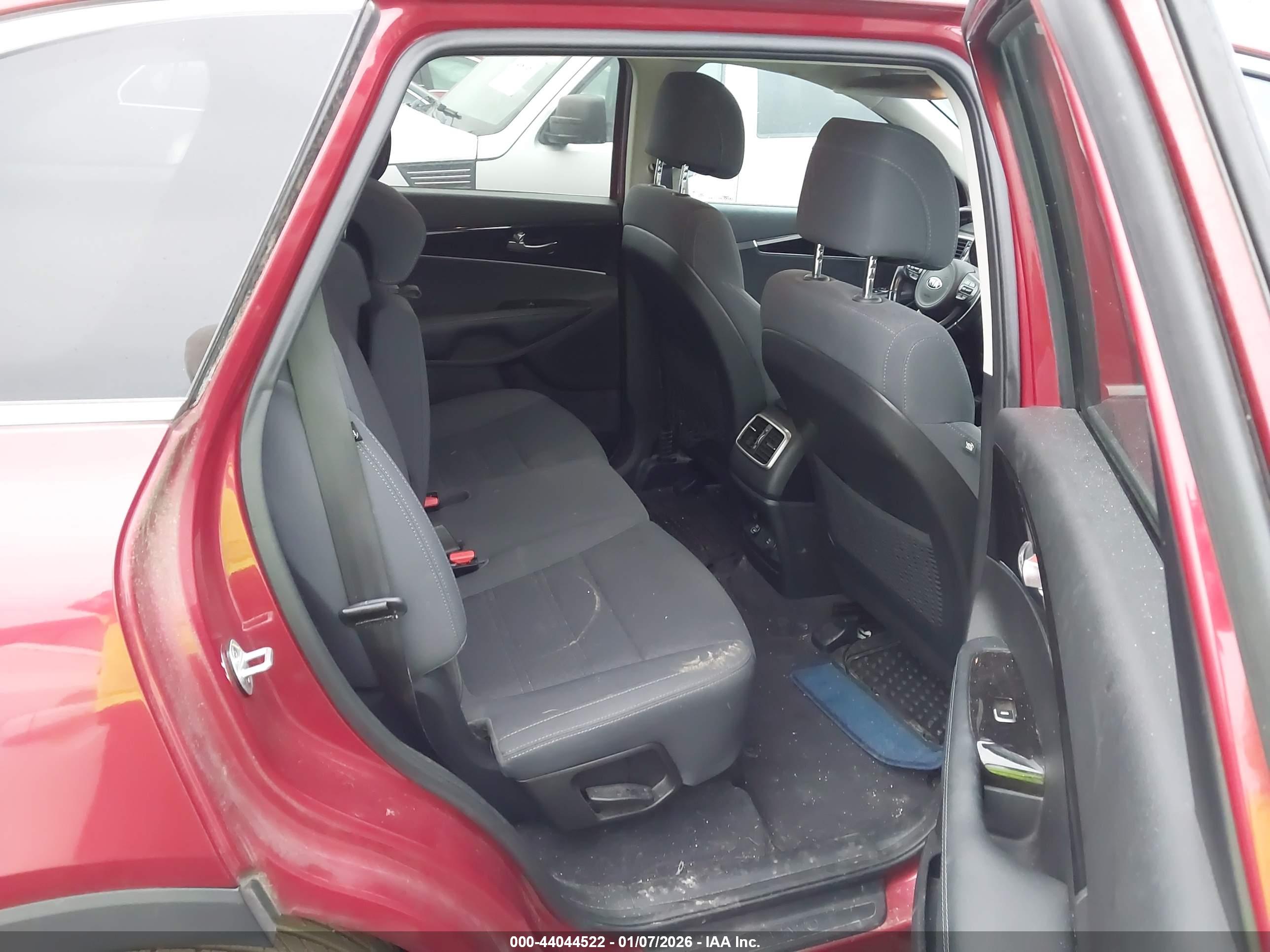 KIA SORENTO image 8