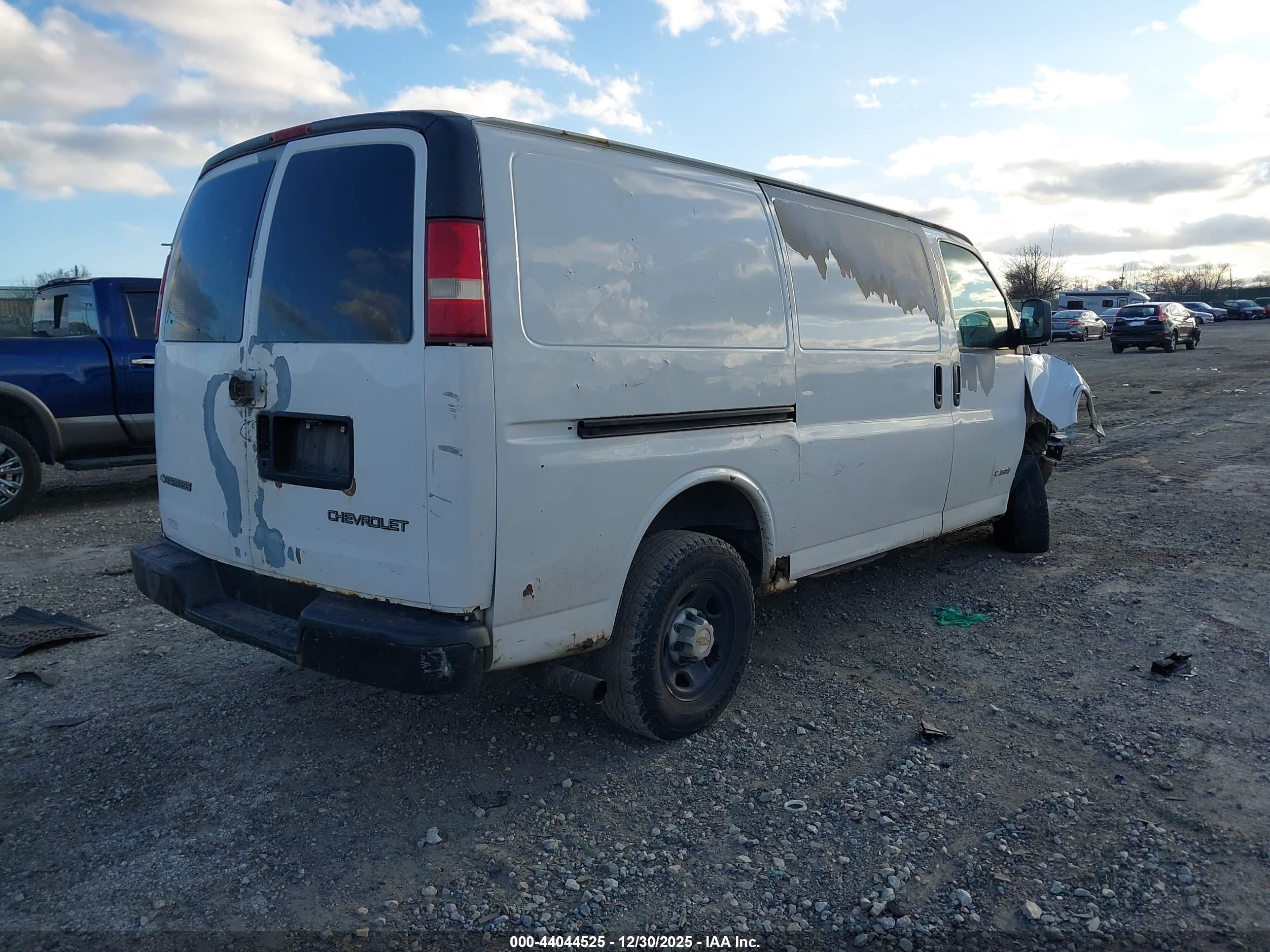 CHEVROLET EXPRESS image 4