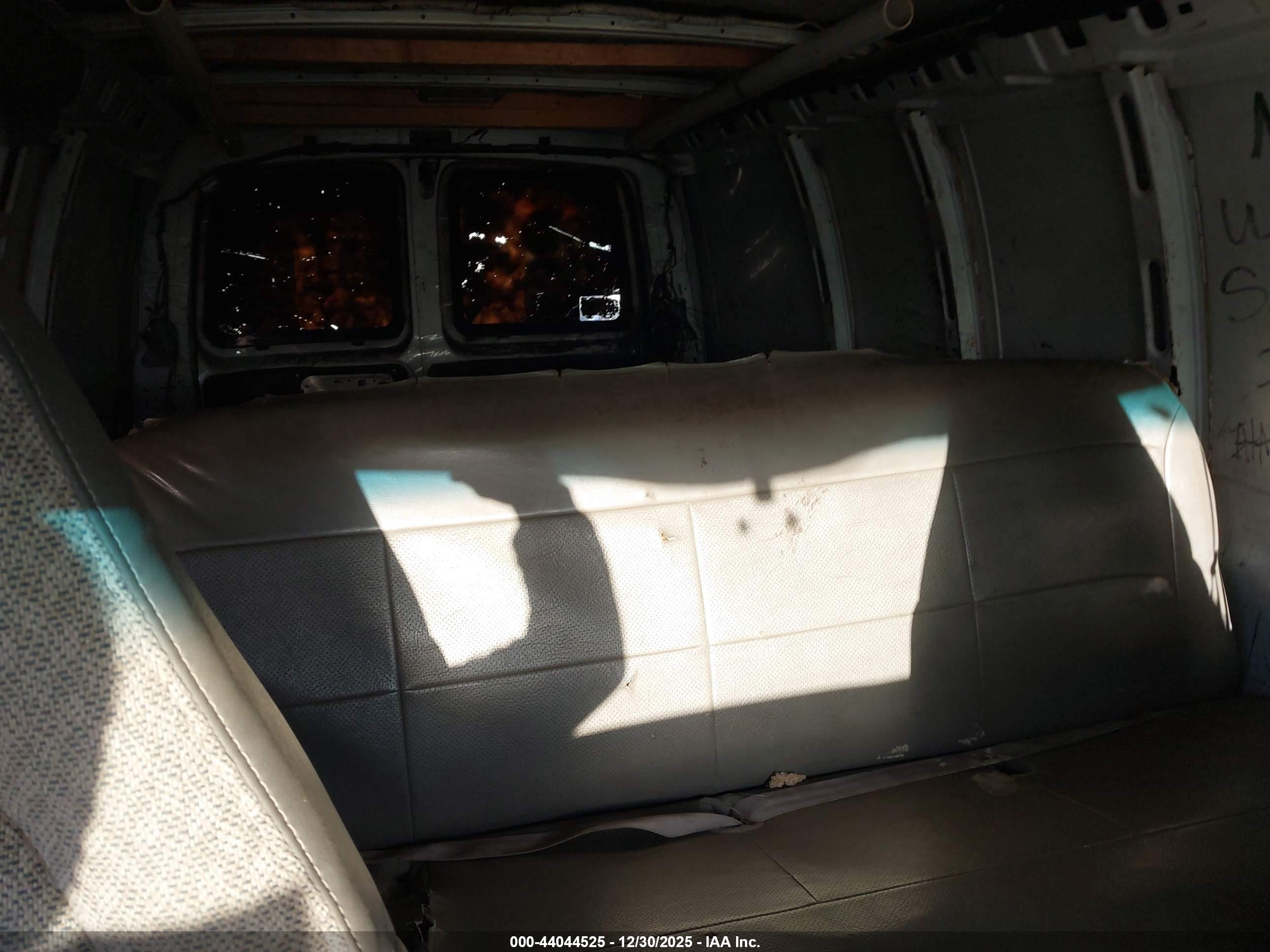 CHEVROLET EXPRESS image 8