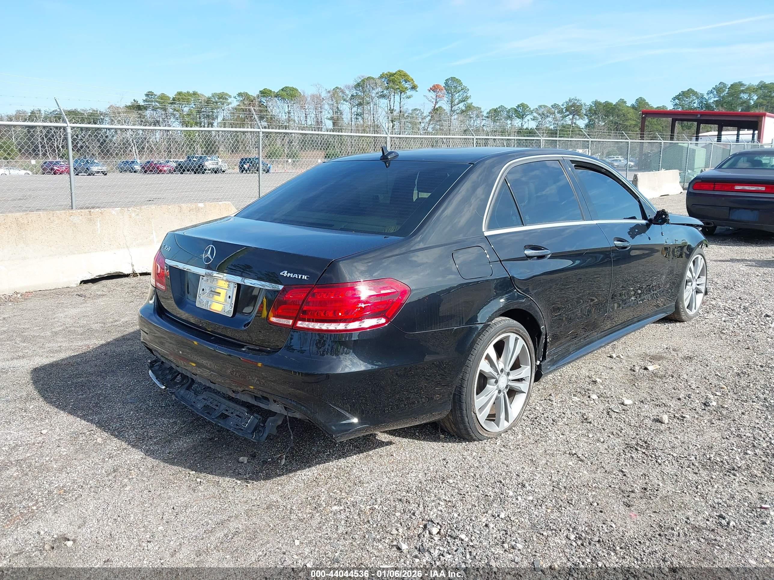 MERCEDES-BENZ E image 4