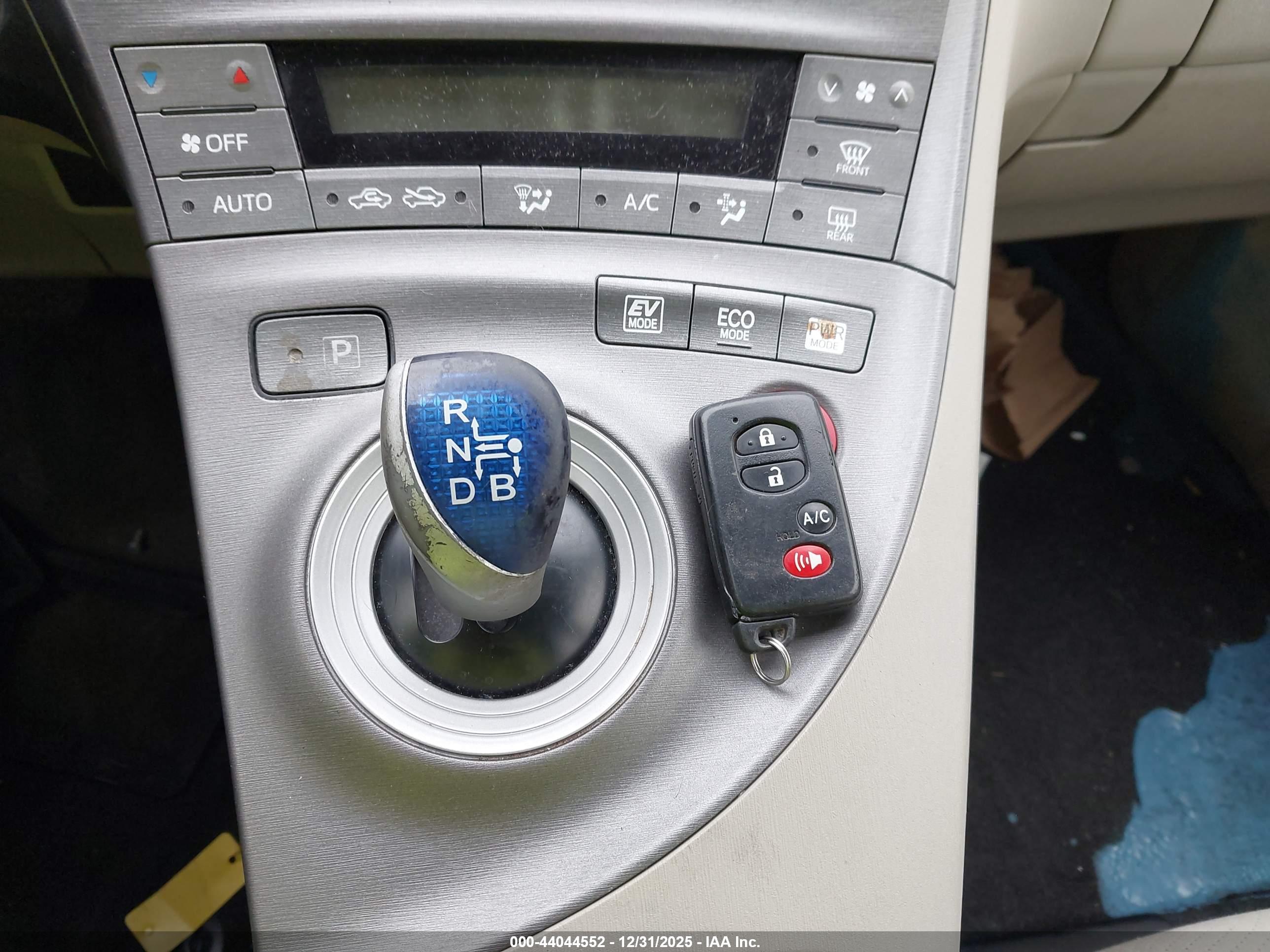 TOYOTA PRIUS image 11