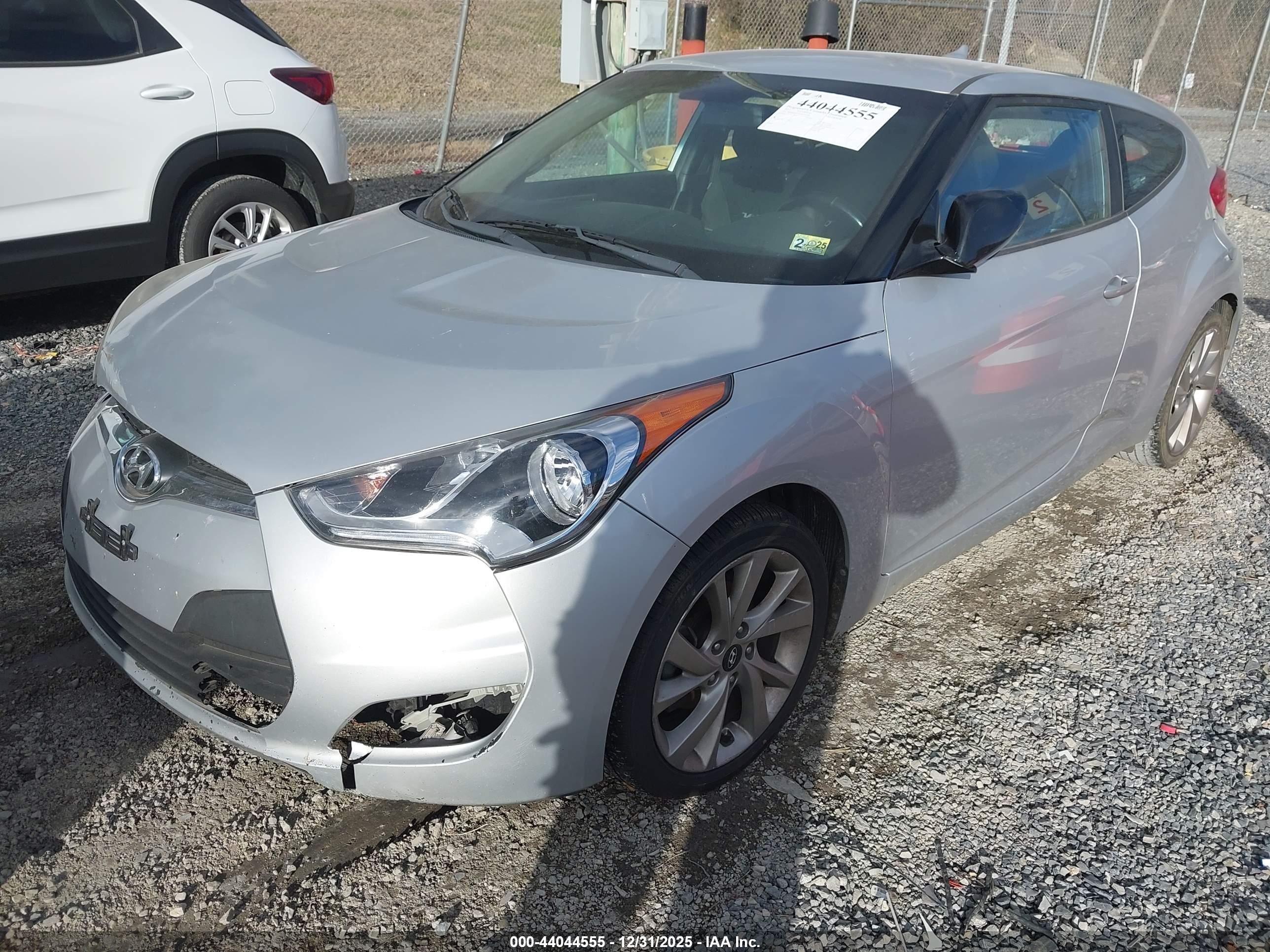 HYUNDAI VELOSTER image 2
