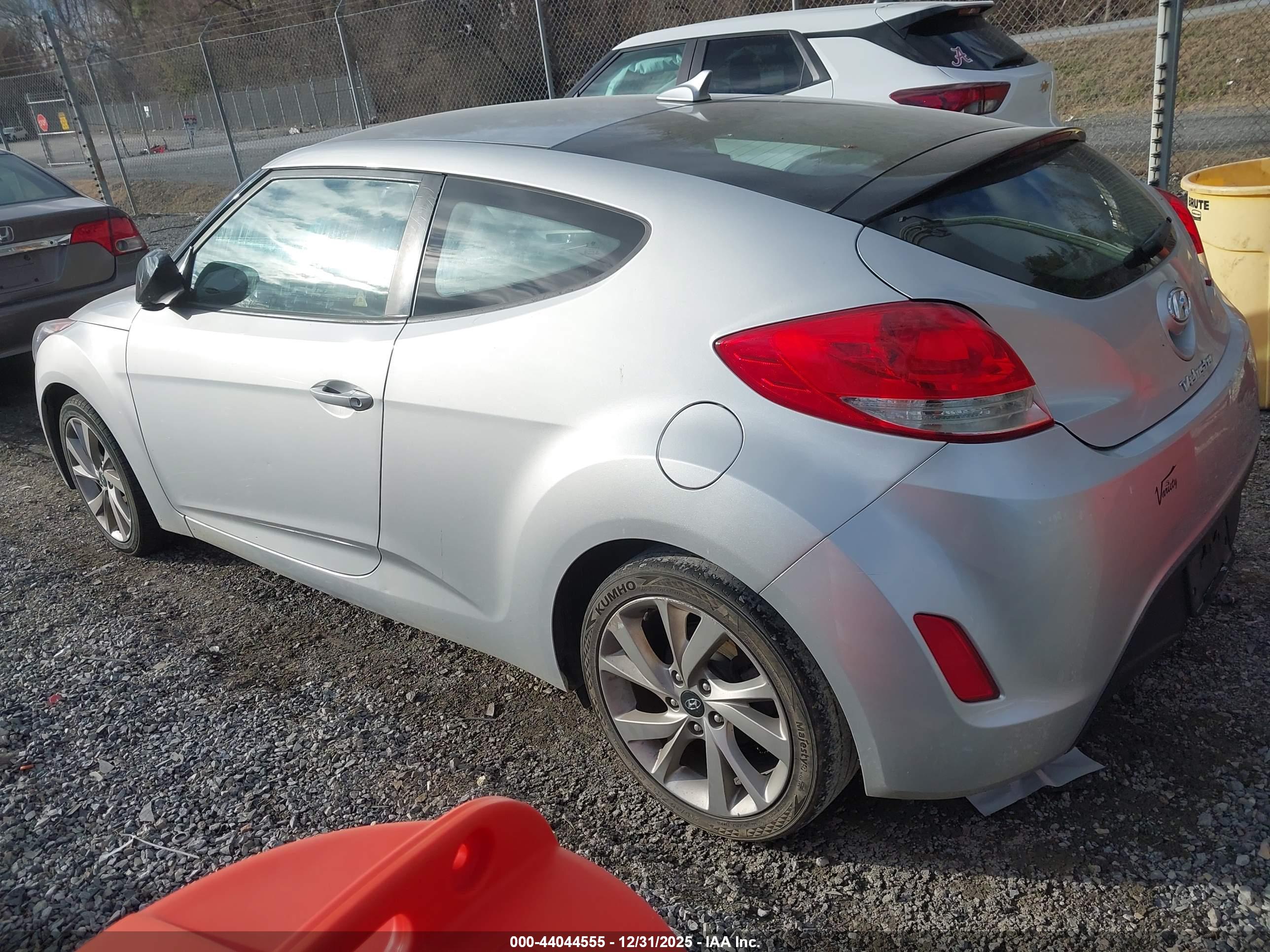 HYUNDAI VELOSTER image 3