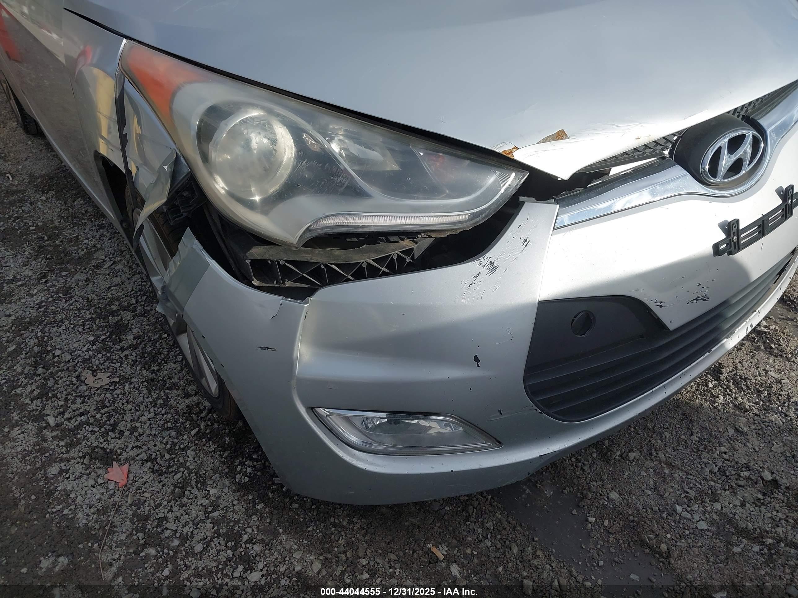 HYUNDAI VELOSTER image 6