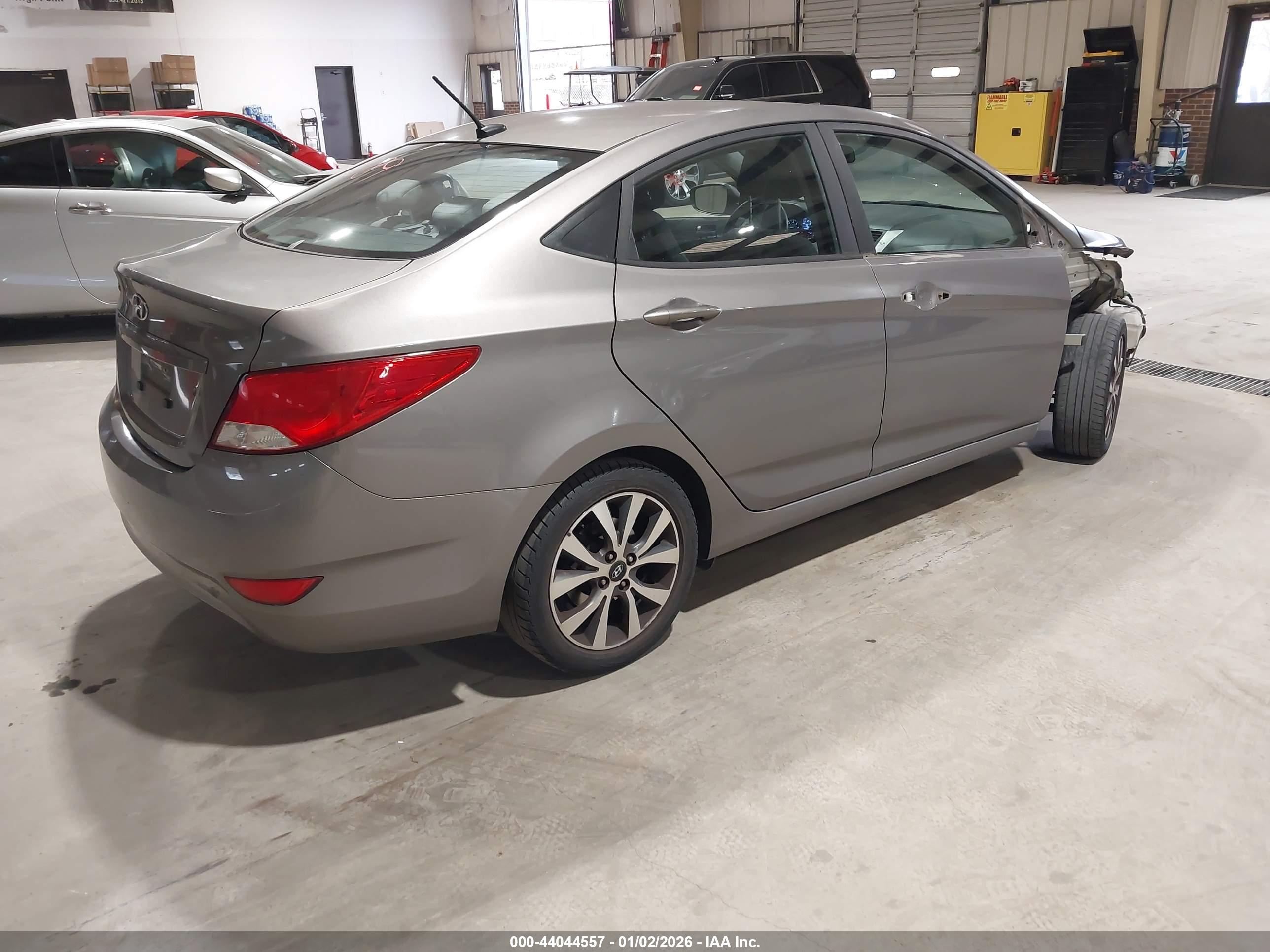HYUNDAI ACCENT image 4