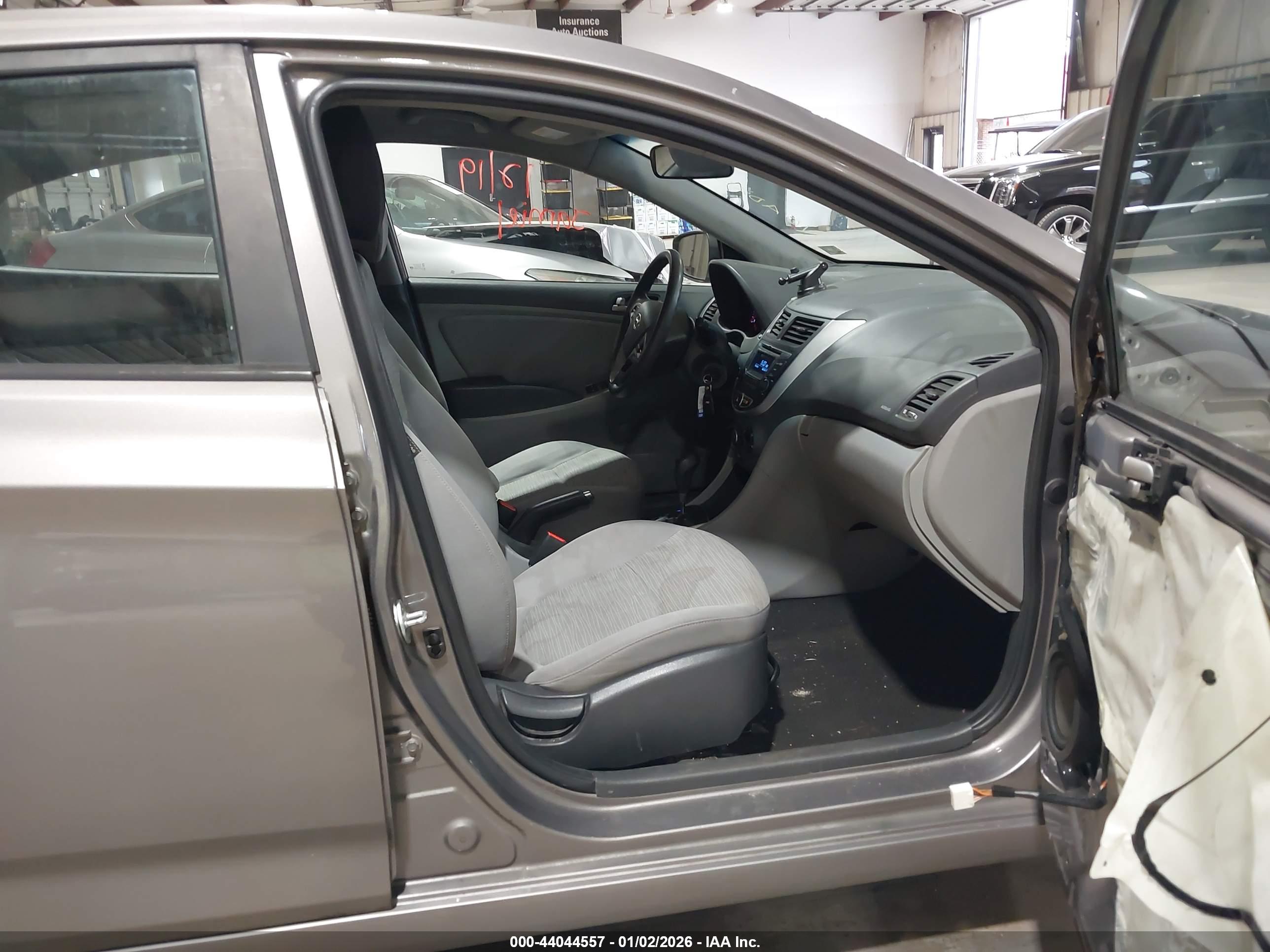 HYUNDAI ACCENT image 5