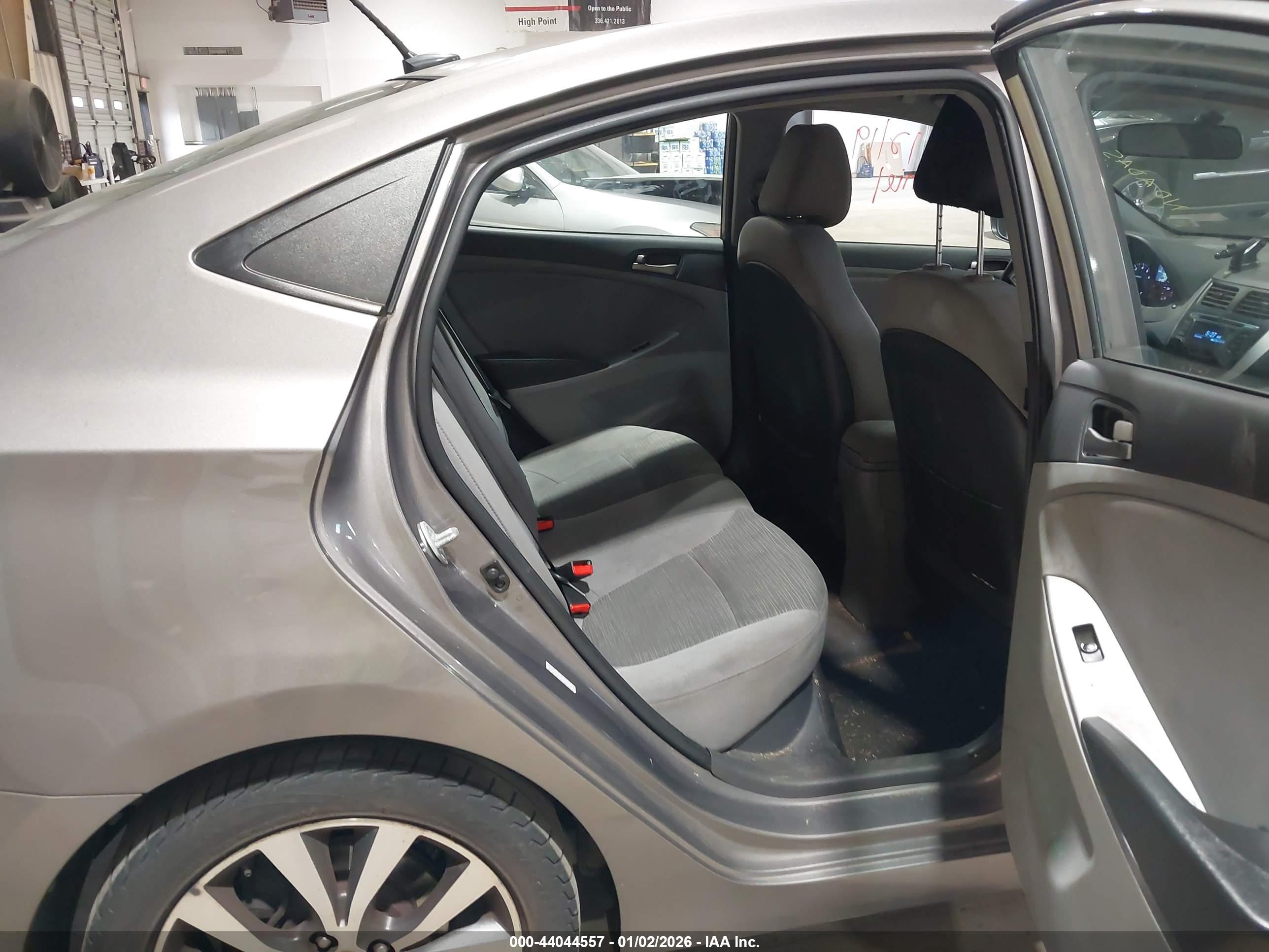 HYUNDAI ACCENT image 8
