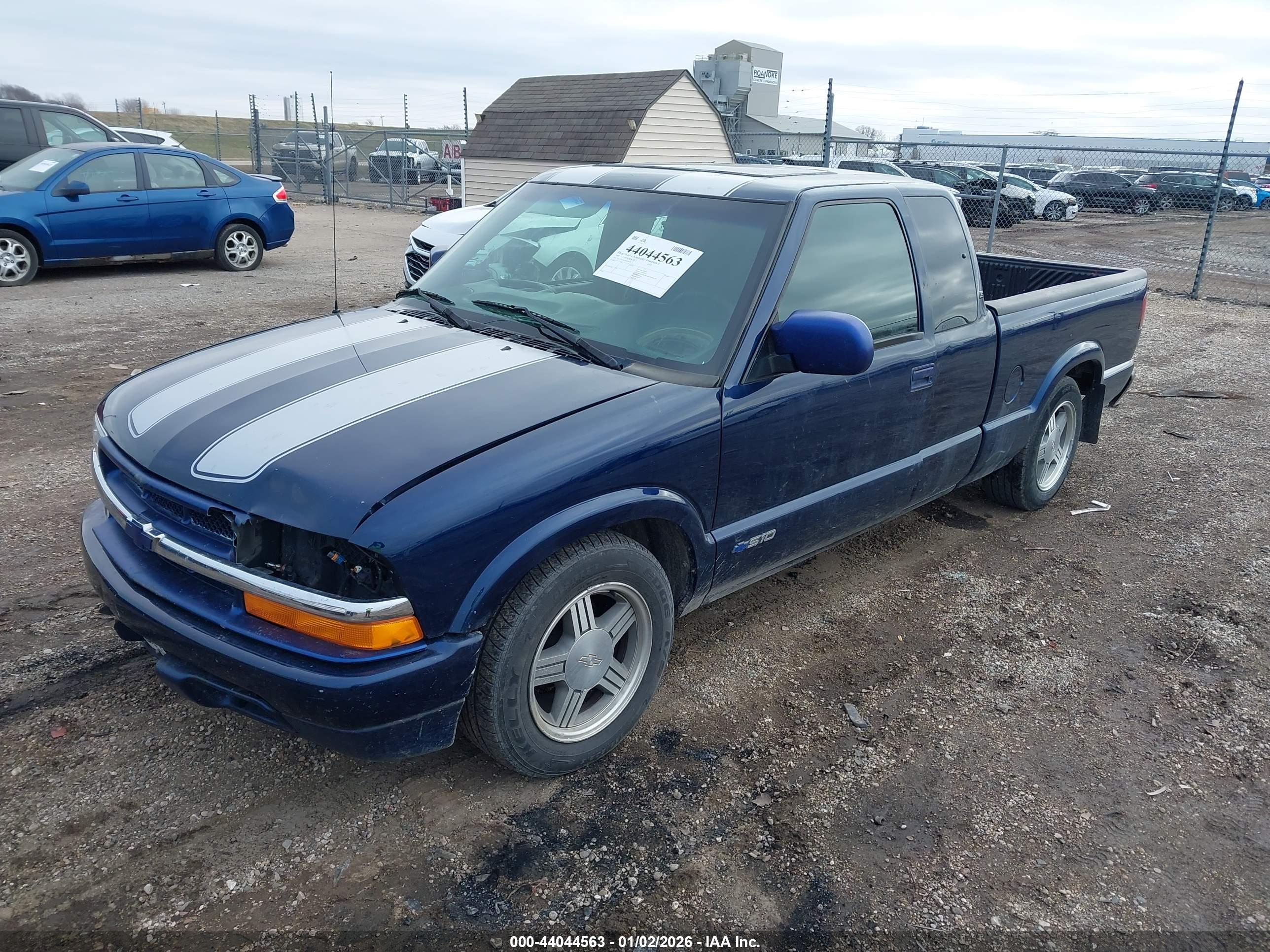 CHEVROLET S-10 image 2