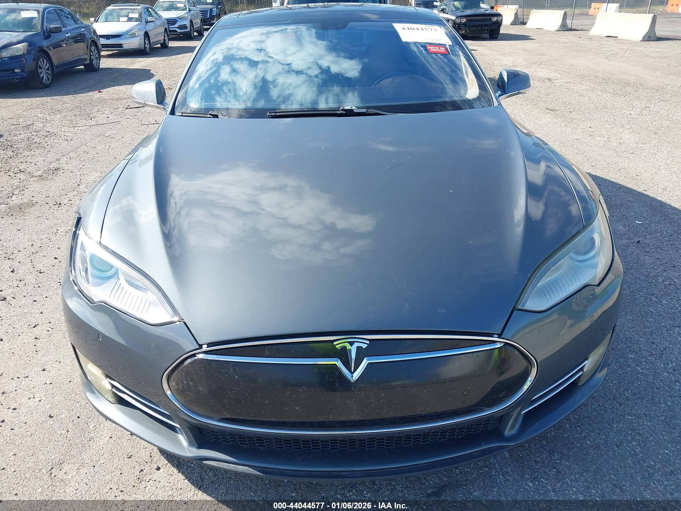 TESLA MODEL image 10