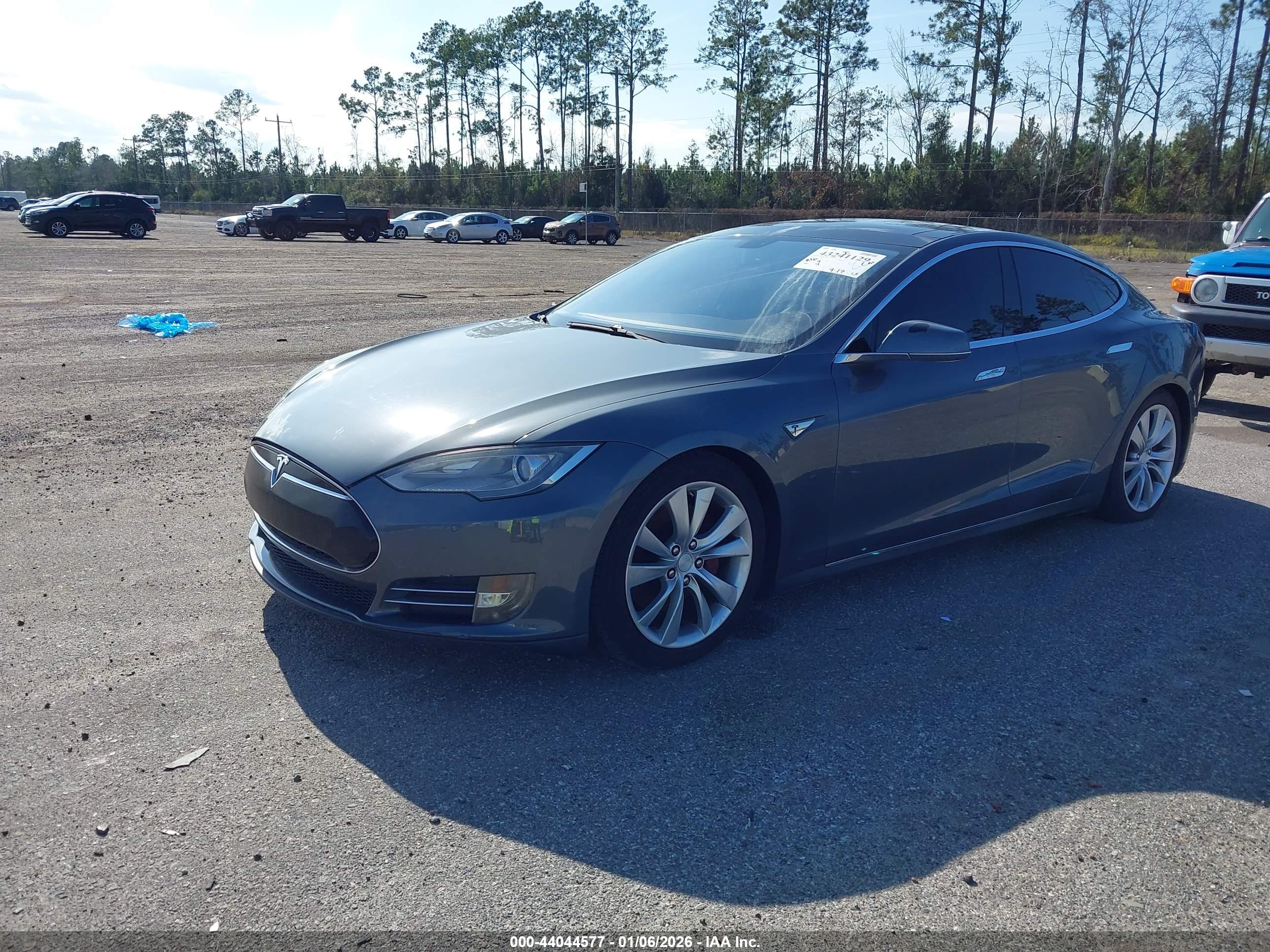 TESLA MODEL image 2