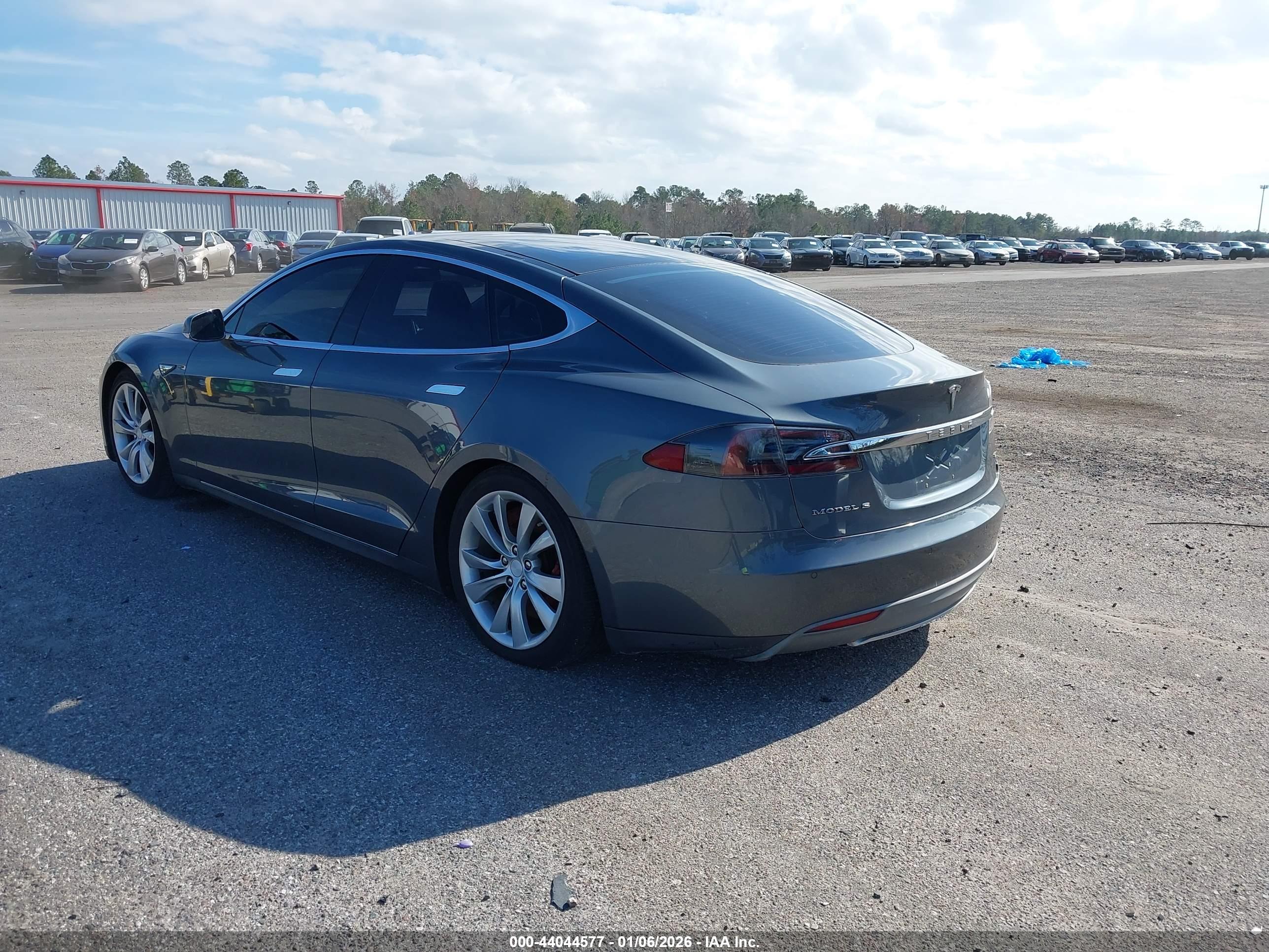 TESLA MODEL image 3