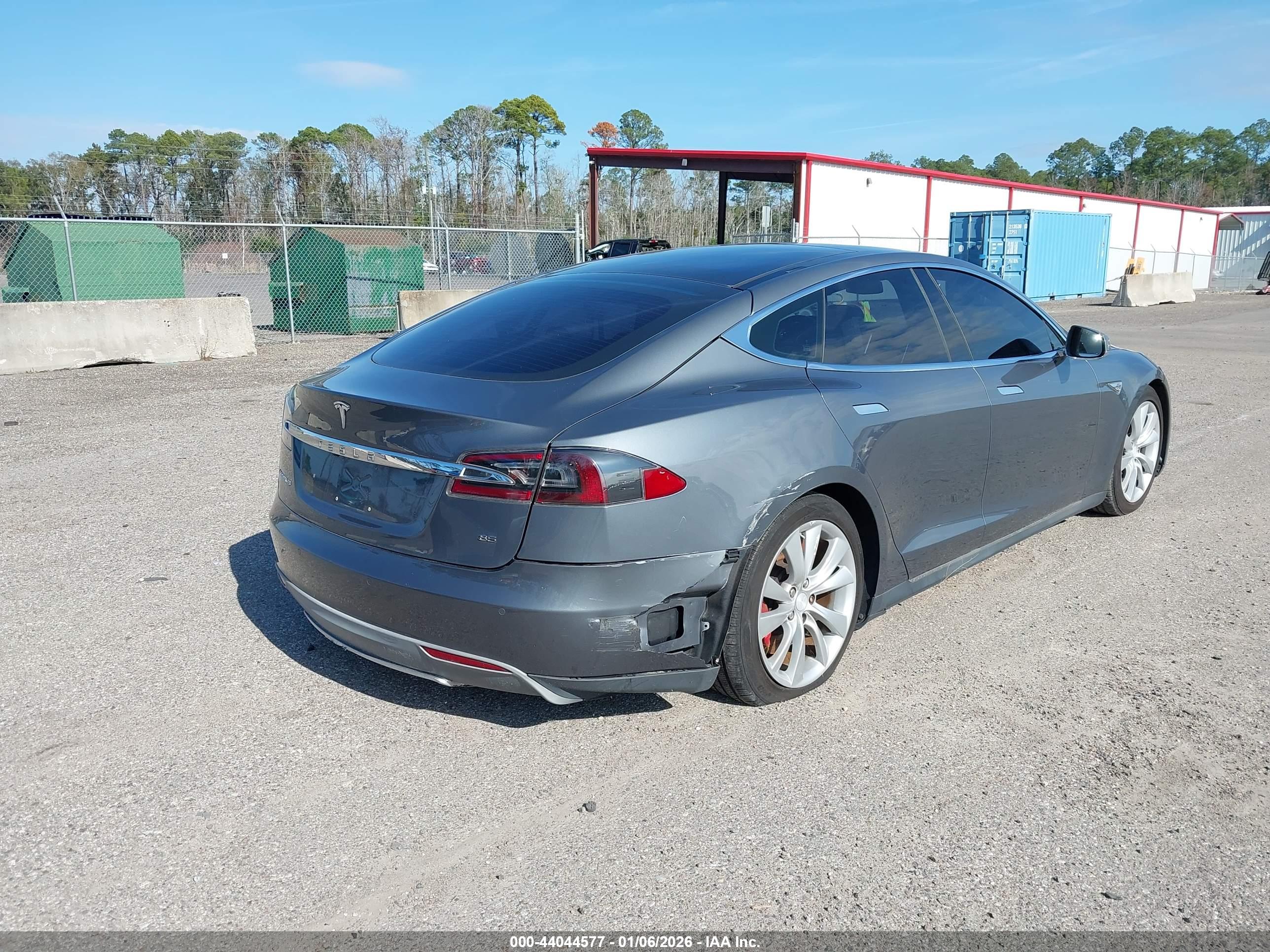 TESLA MODEL image 4