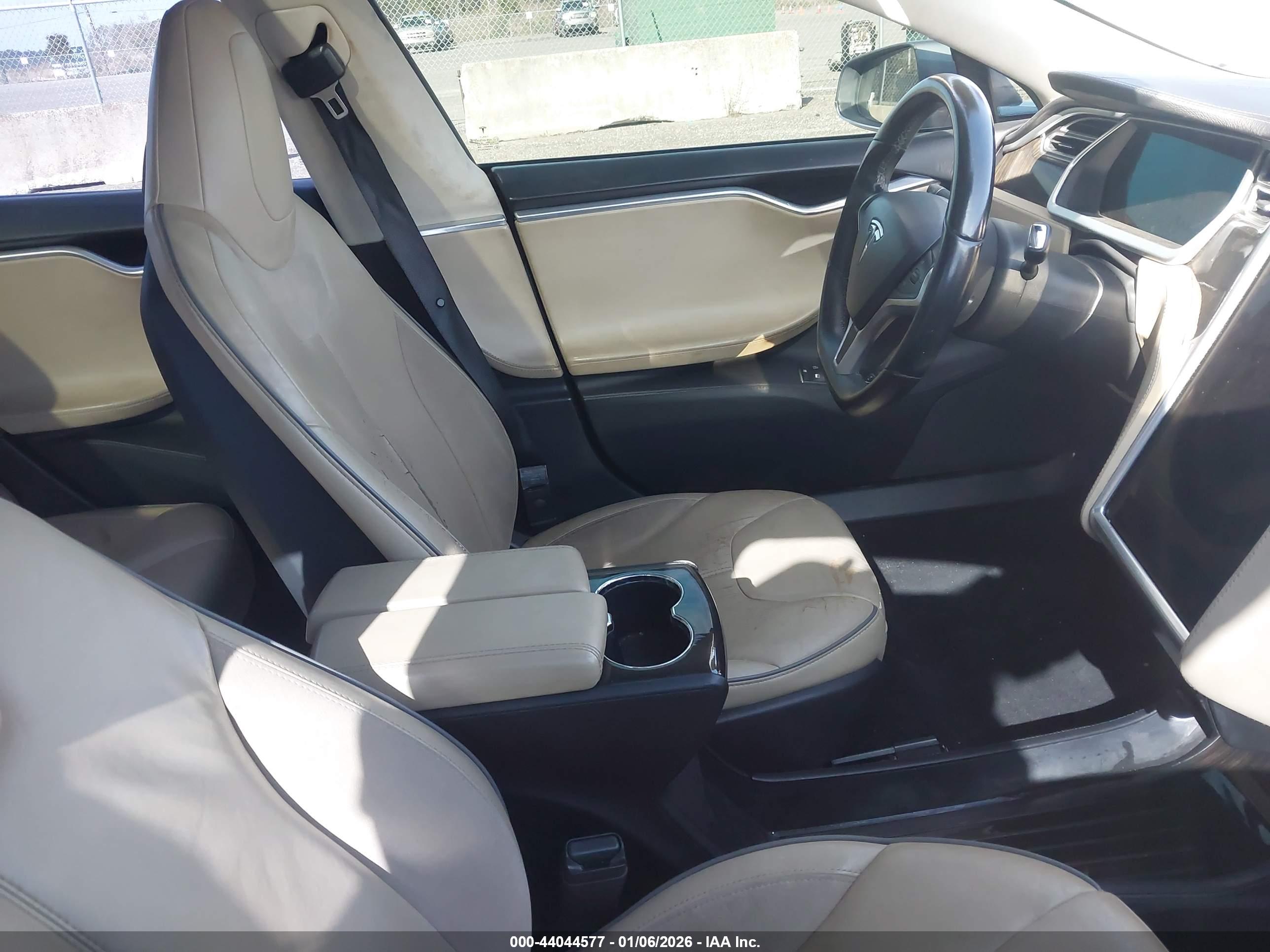 TESLA MODEL image 5
