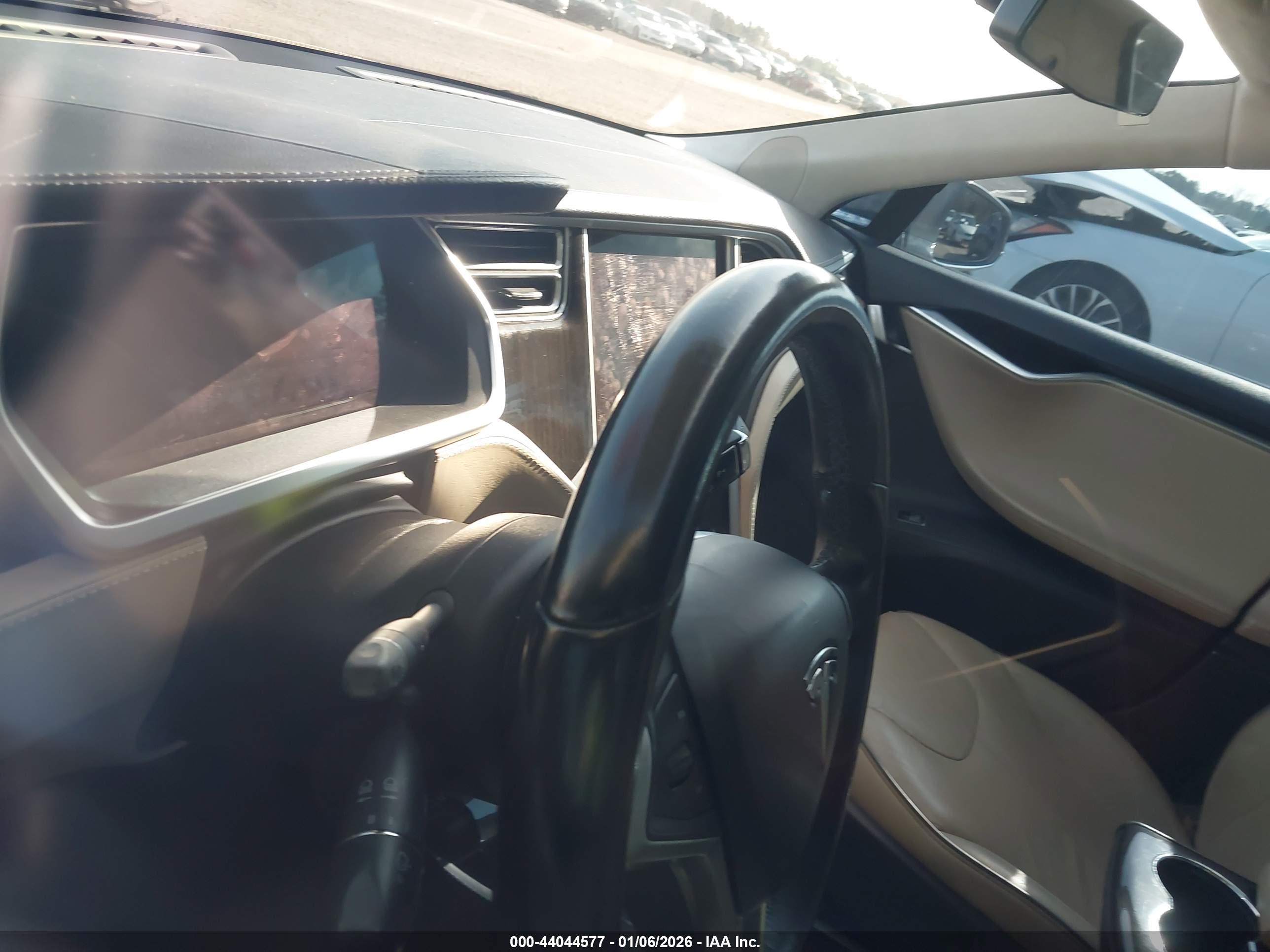 TESLA MODEL image 7
