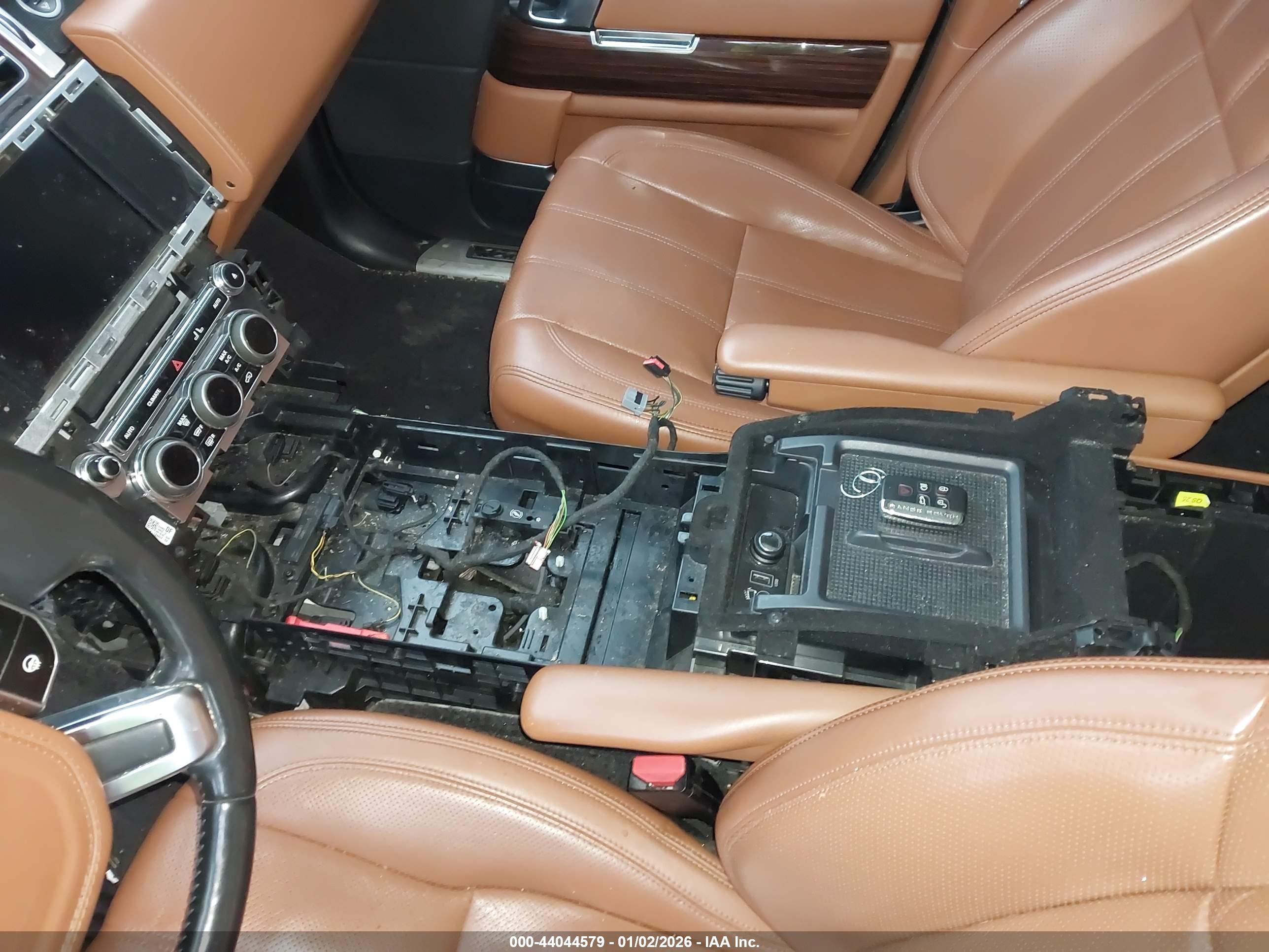 LAND ROVER image 6
