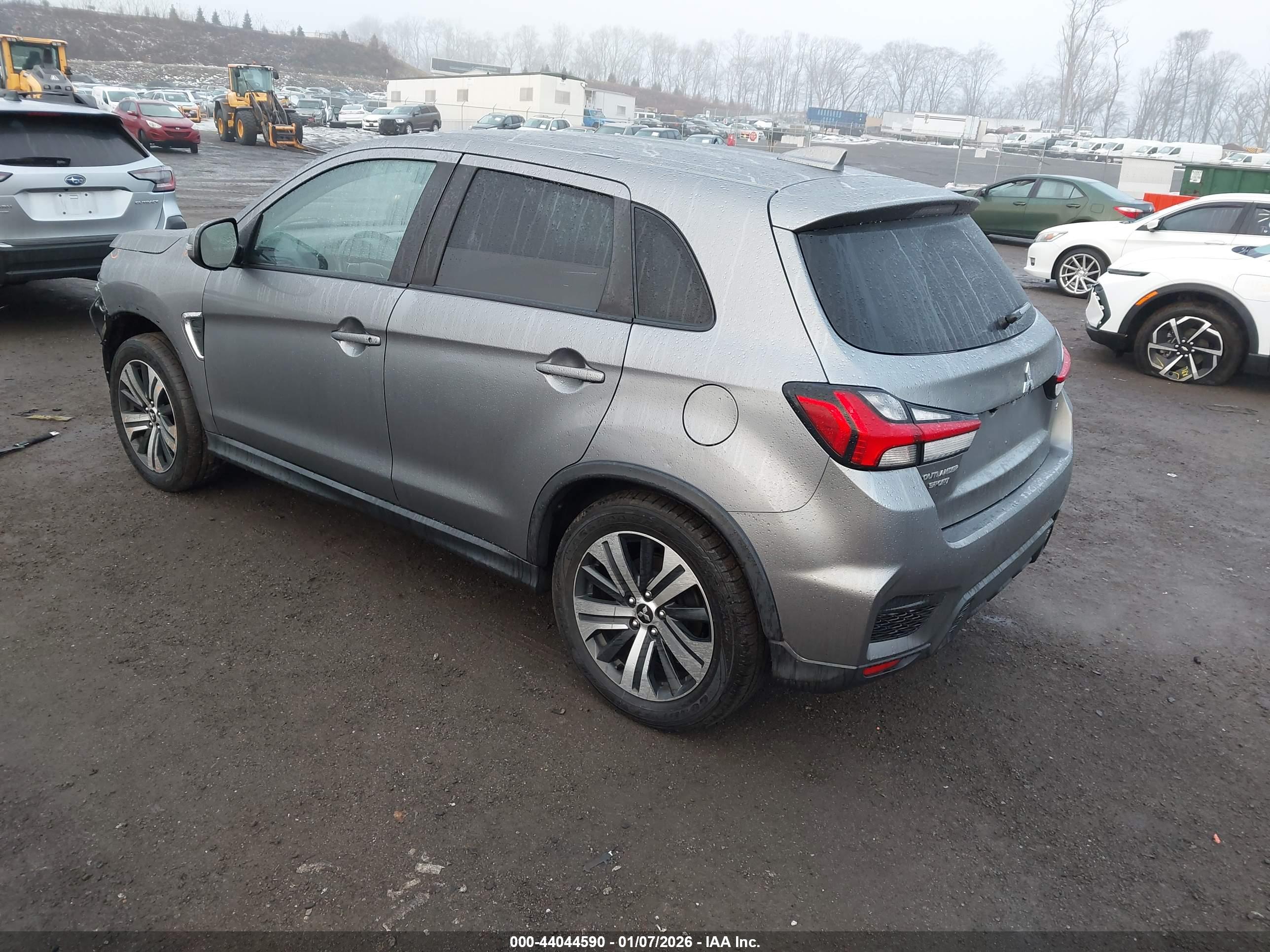 MITSUBISHI OUTLANDER image 3