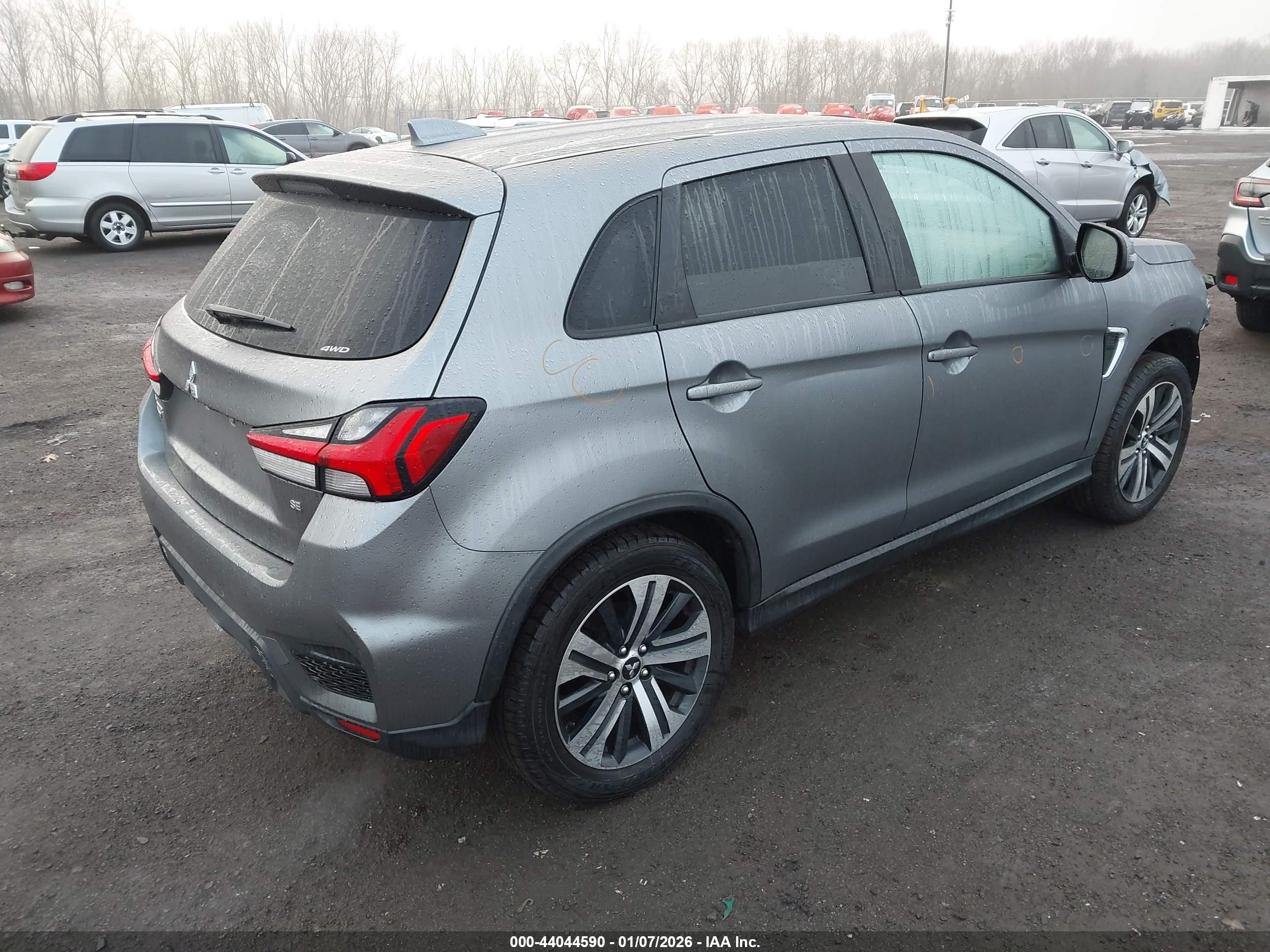 MITSUBISHI OUTLANDER image 4