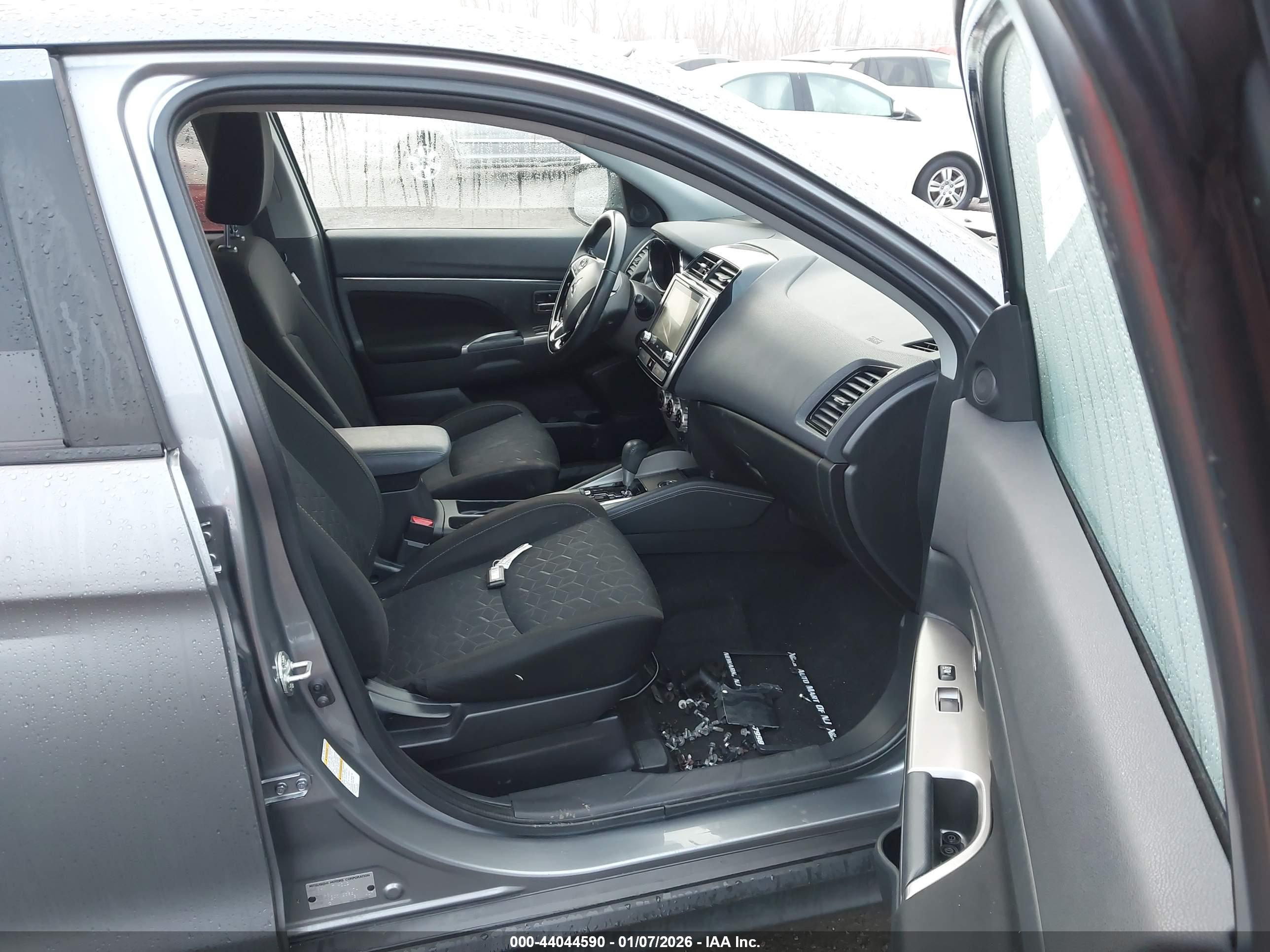 MITSUBISHI OUTLANDER image 5