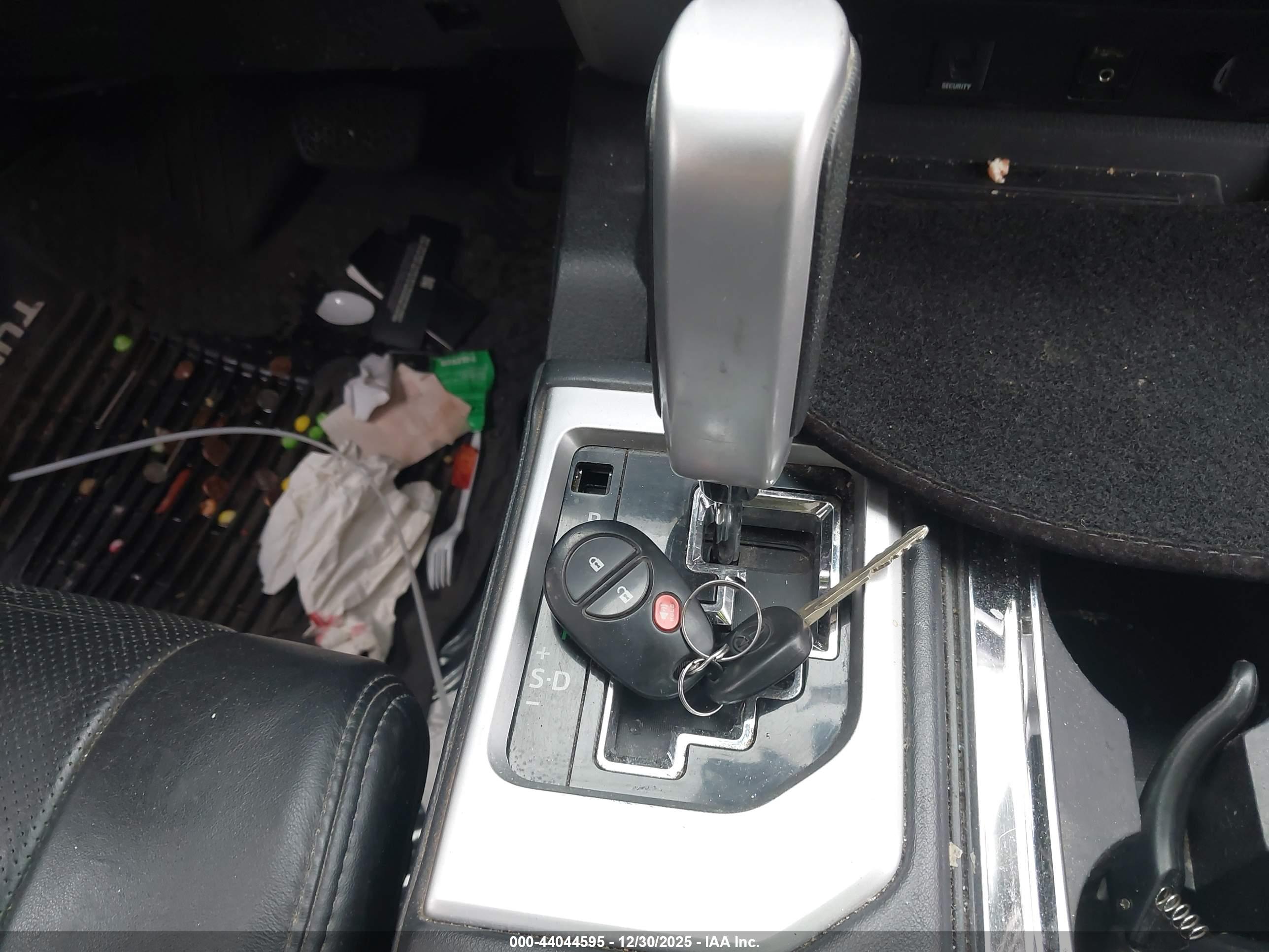 TOYOTA TUNDRA image 11