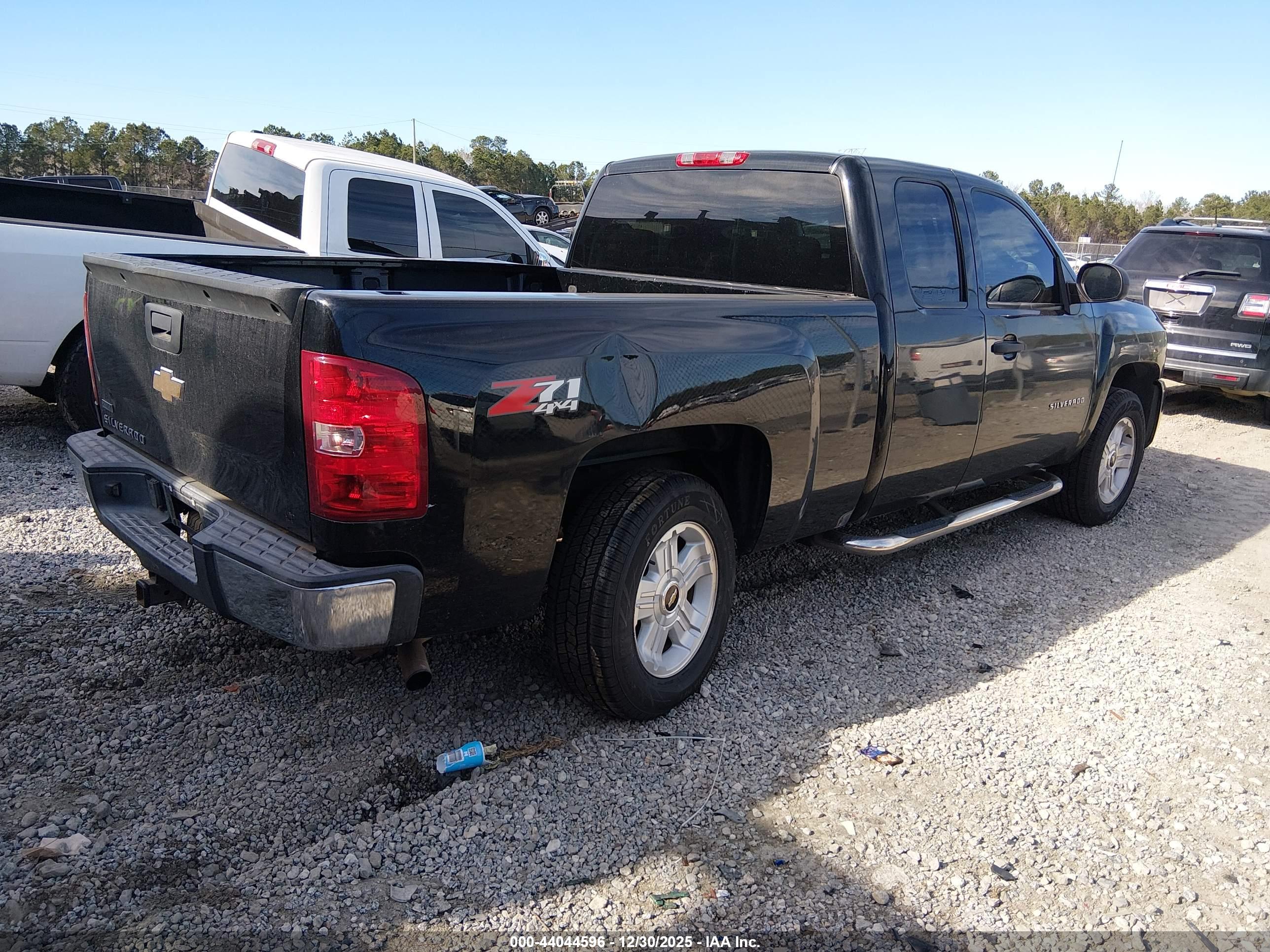 CHEVROLET SILVERADO image 4