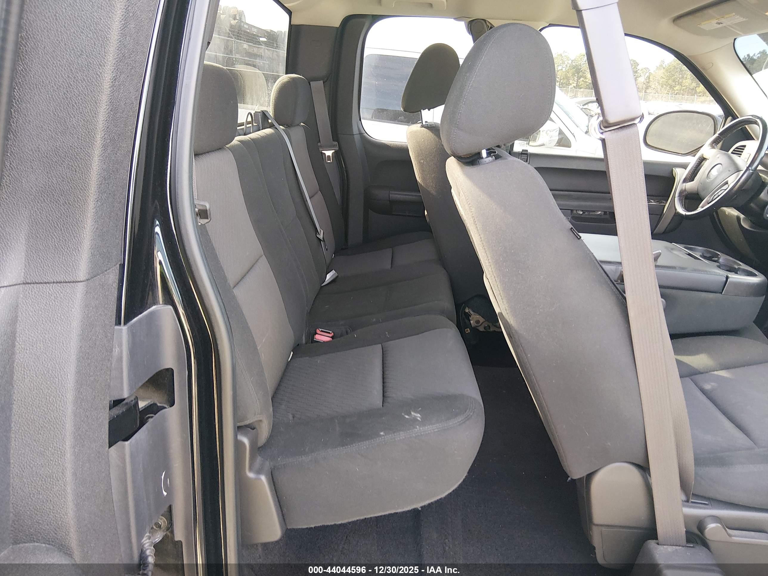 CHEVROLET SILVERADO image 8