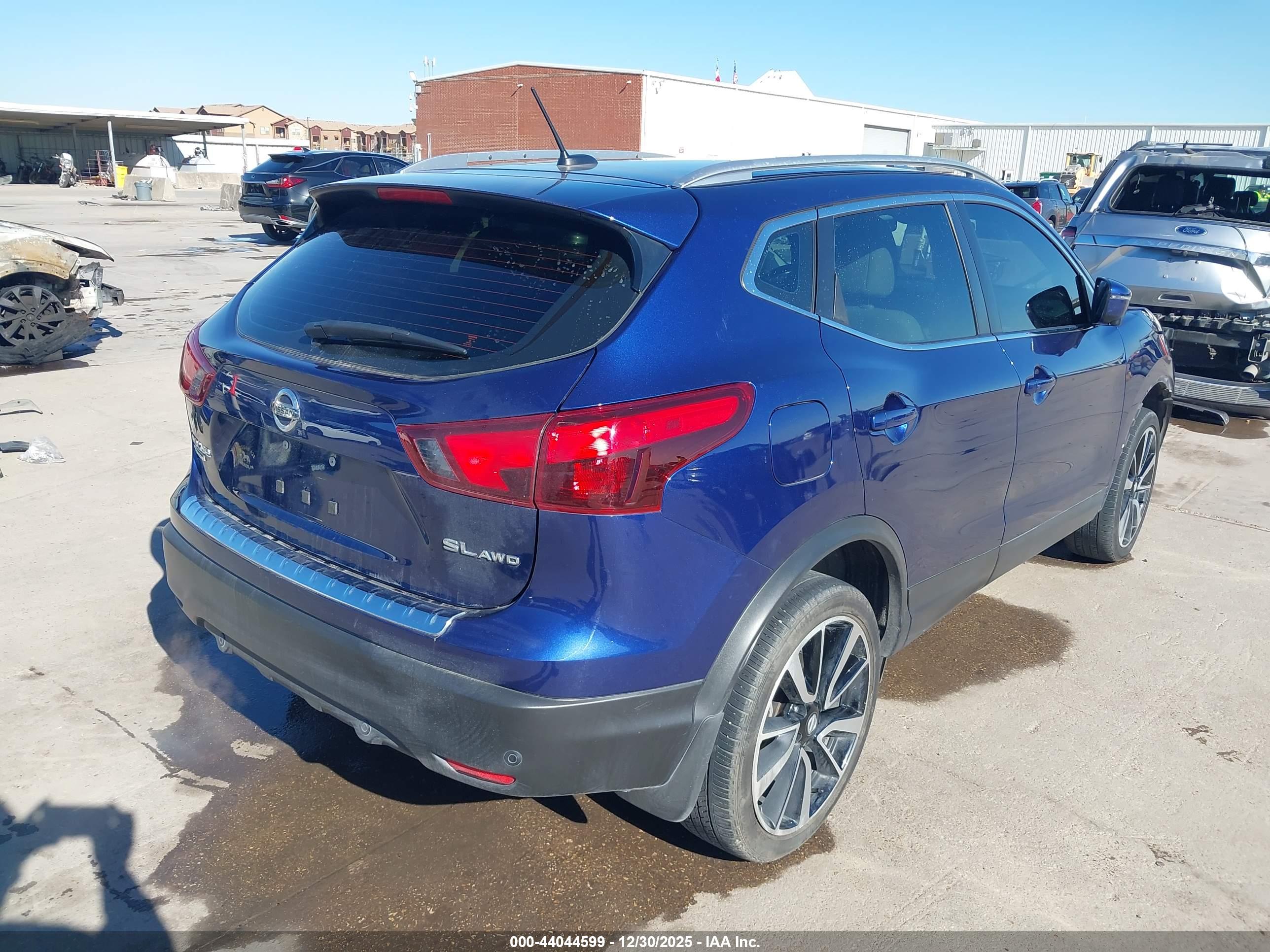 NISSAN ROGUE image 4