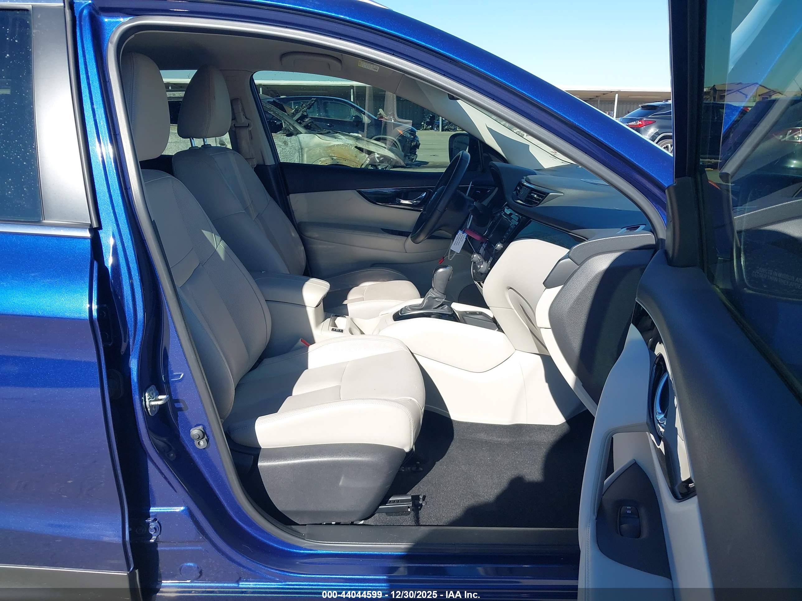 NISSAN ROGUE image 5