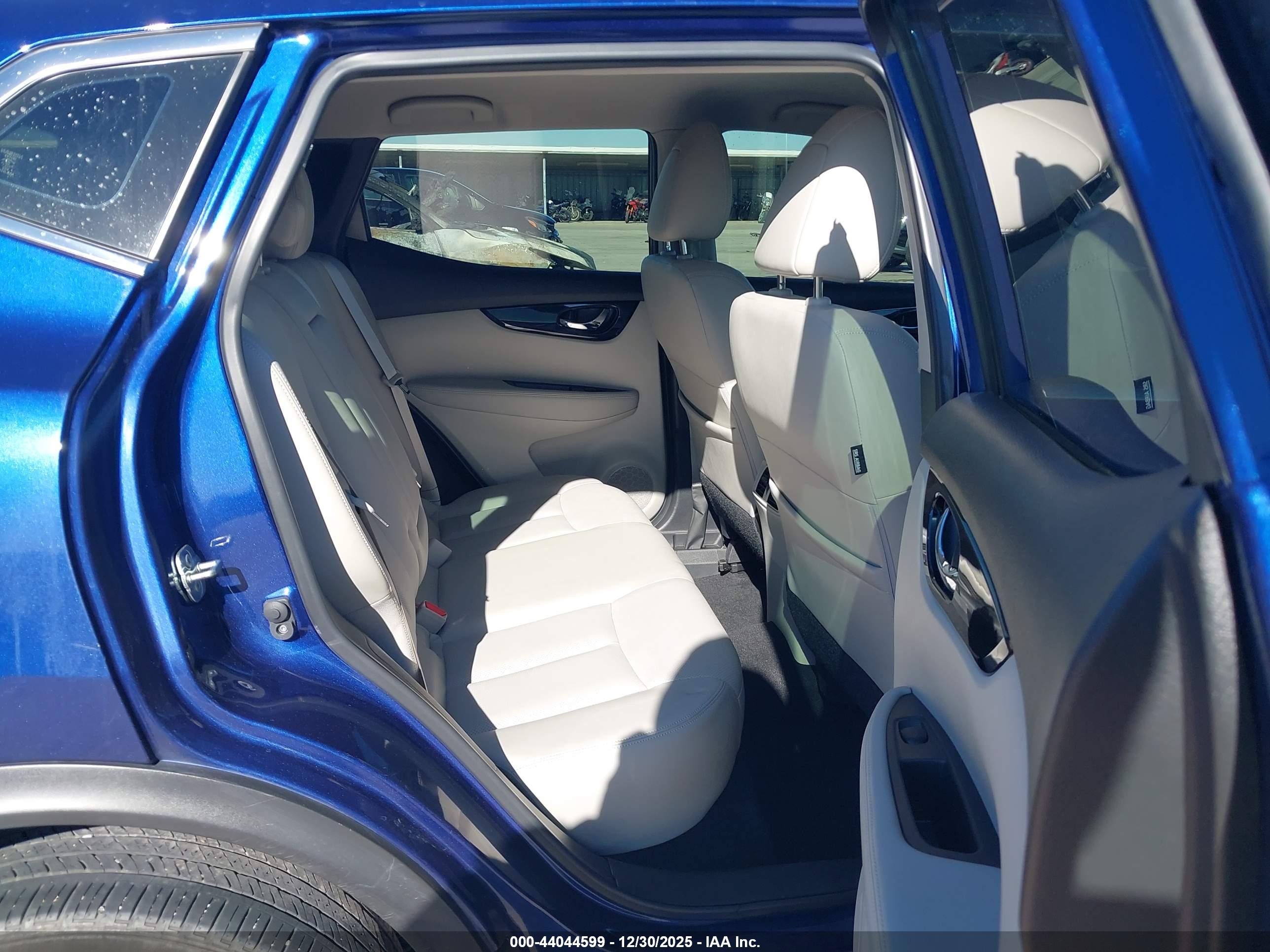 NISSAN ROGUE image 8