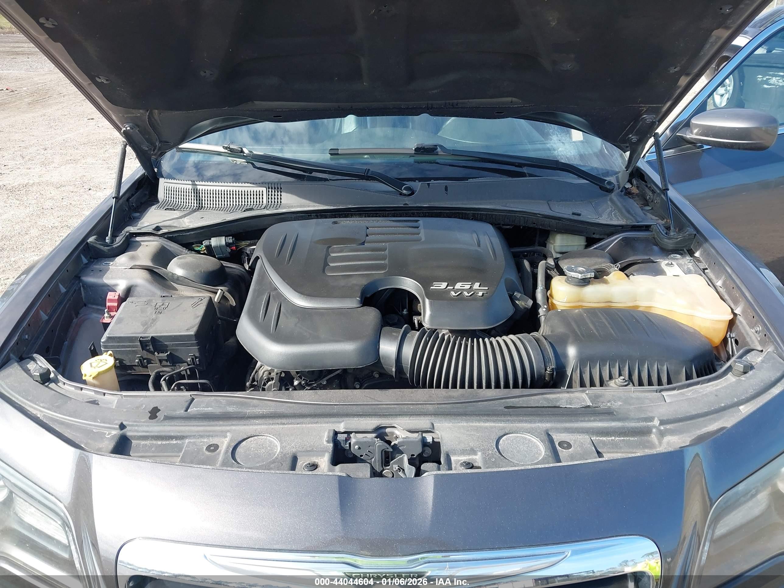 CHRYSLER 300 image 10