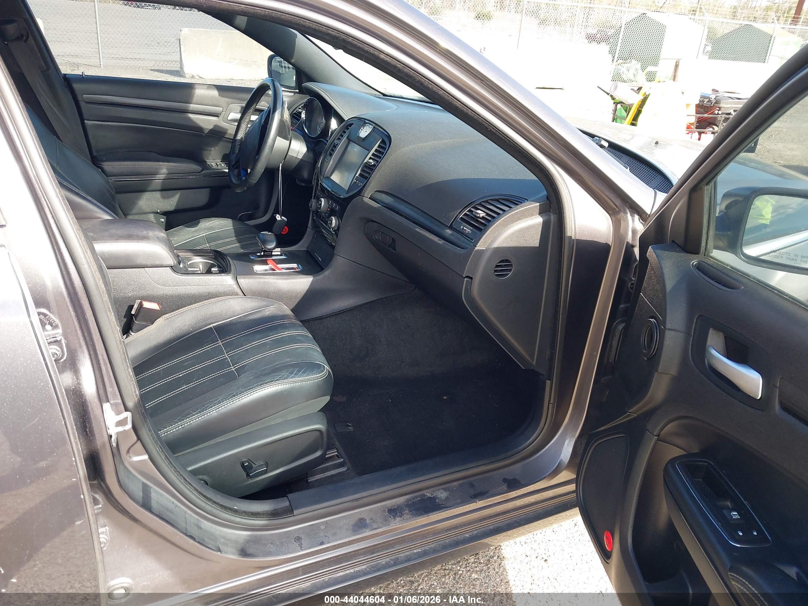 CHRYSLER 300 image 5