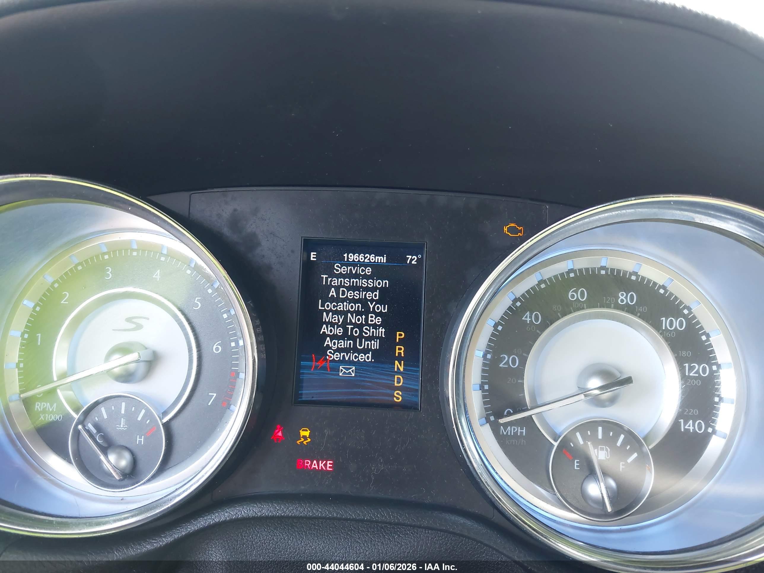 CHRYSLER 300 image 7