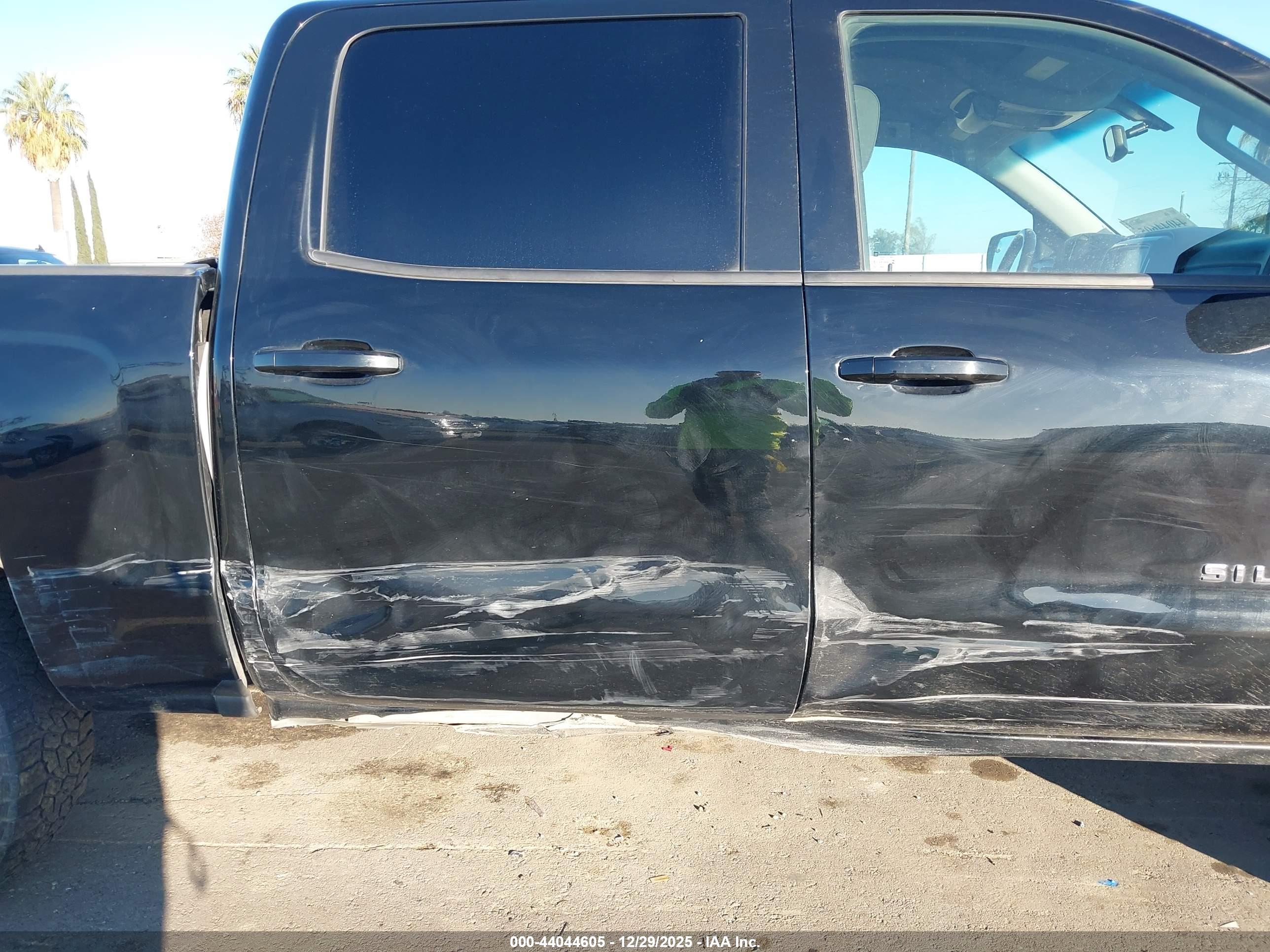 CHEVROLET SILVERADO image 6
