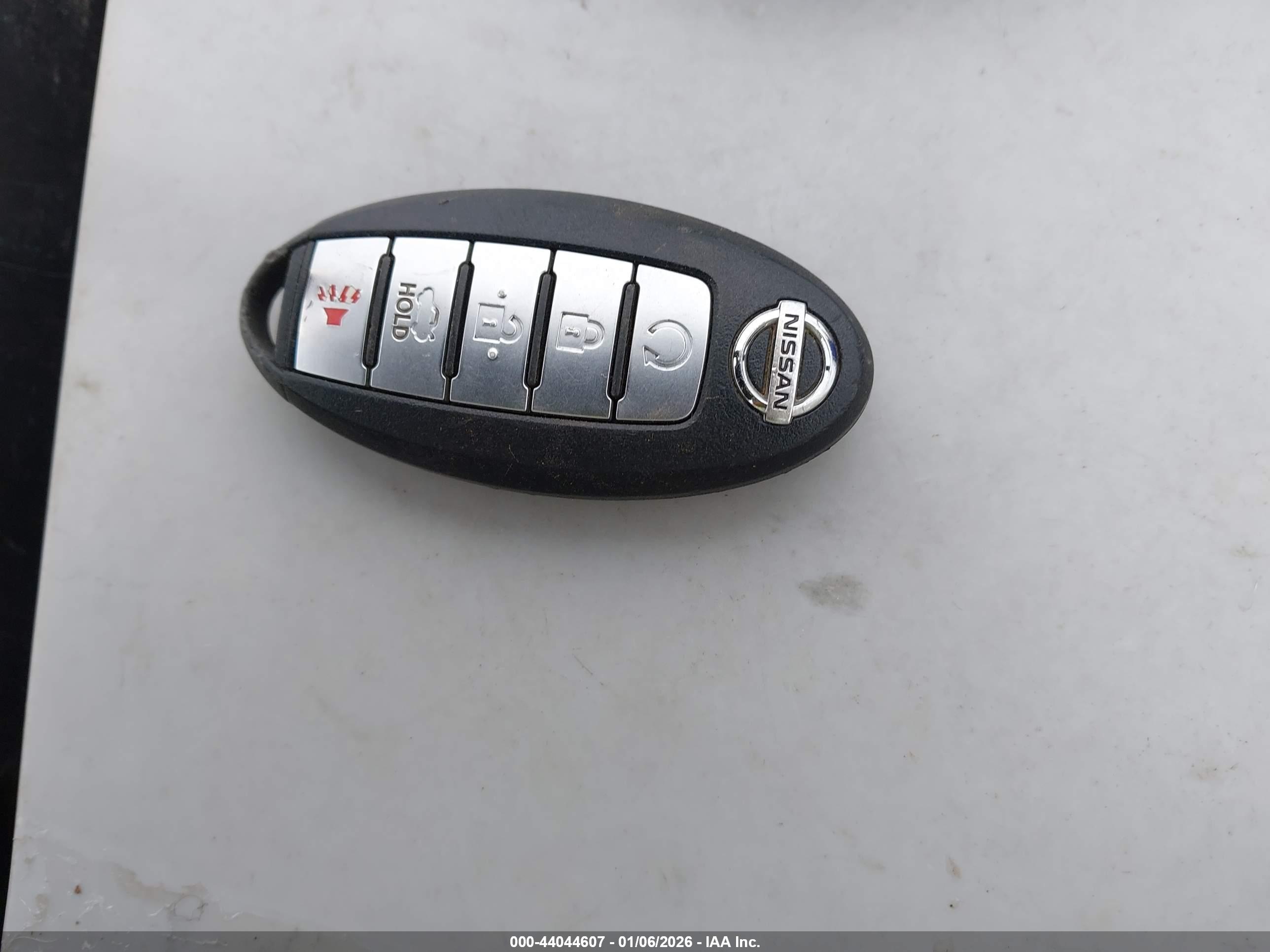NISSAN MAXIMA image 11