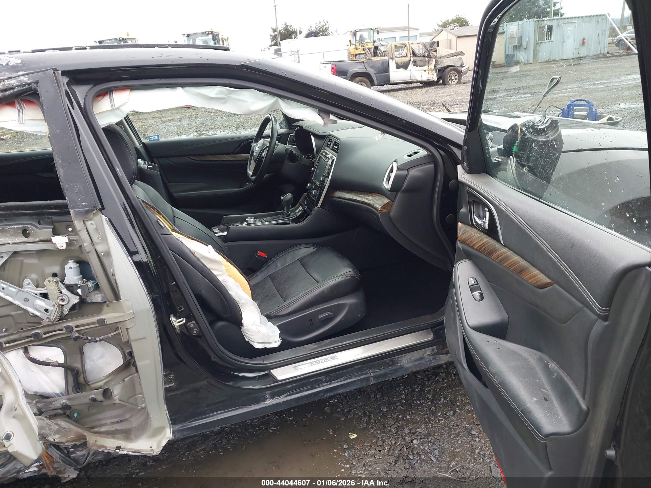 NISSAN MAXIMA image 5