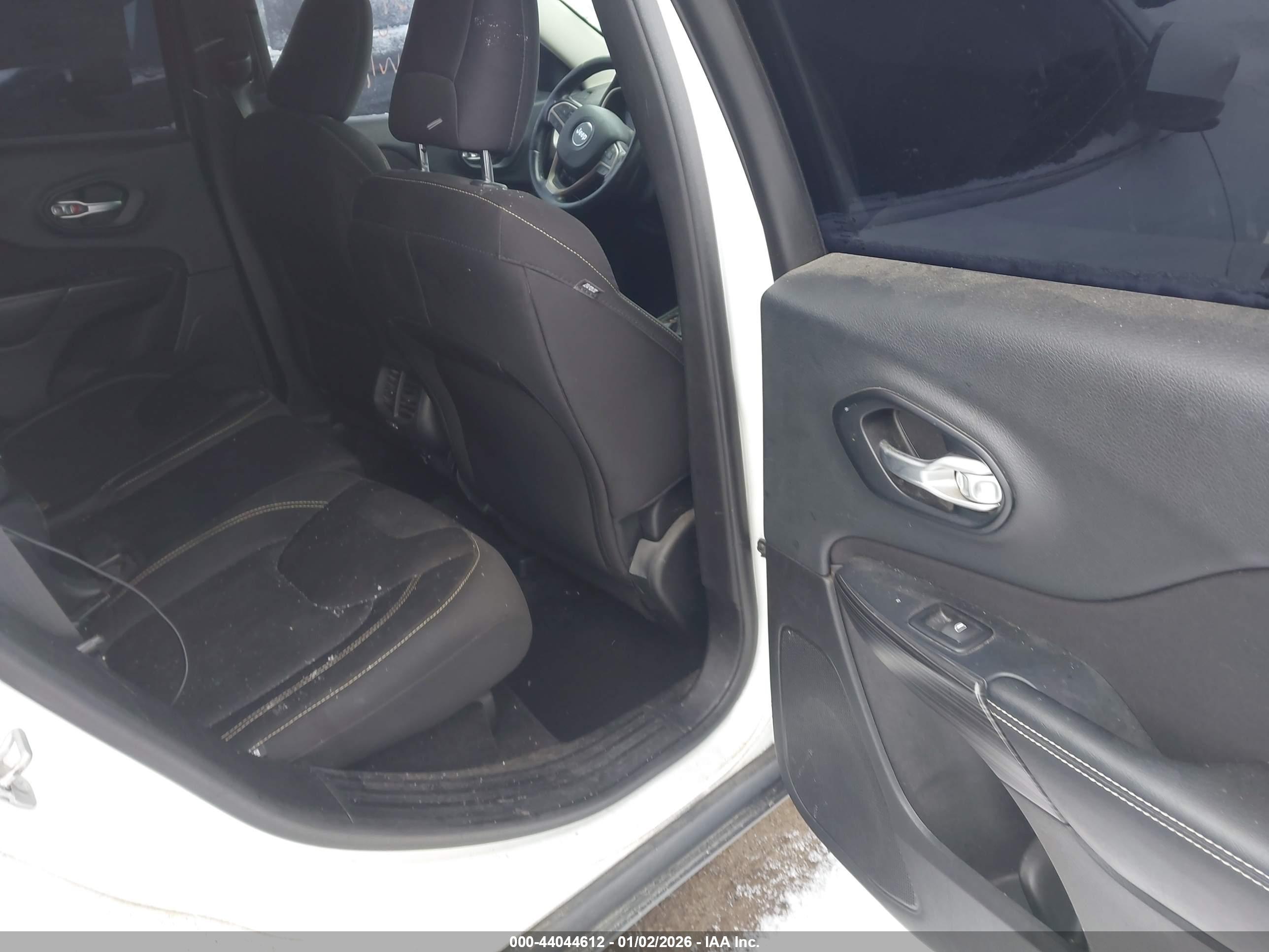 JEEP CHEROKEE image 8
