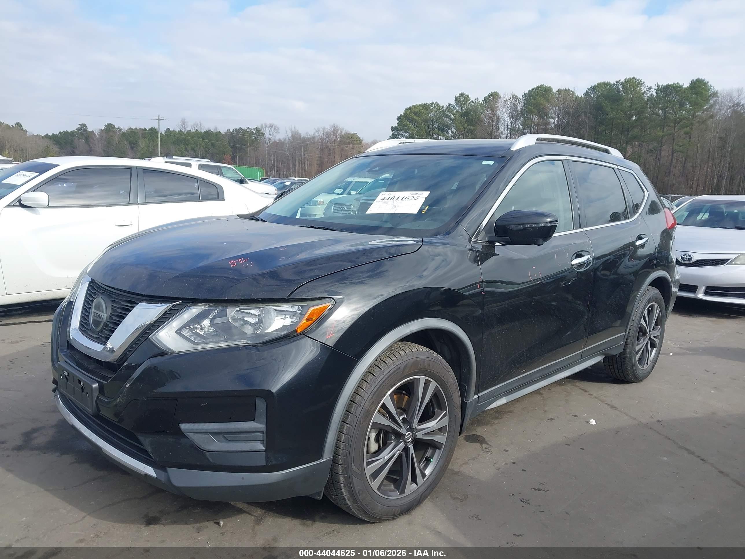 NISSAN ROGUE image 2