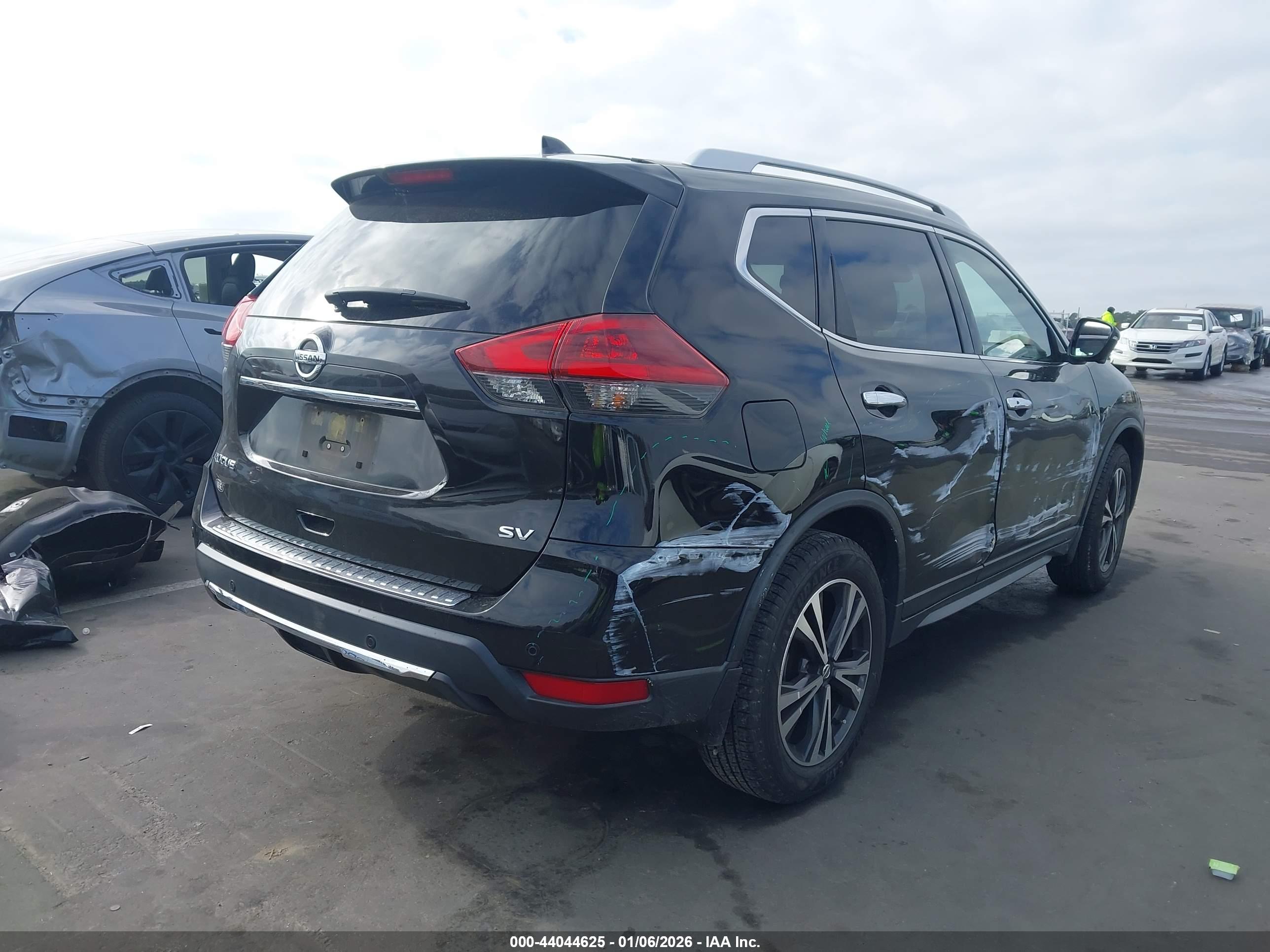 NISSAN ROGUE image 4