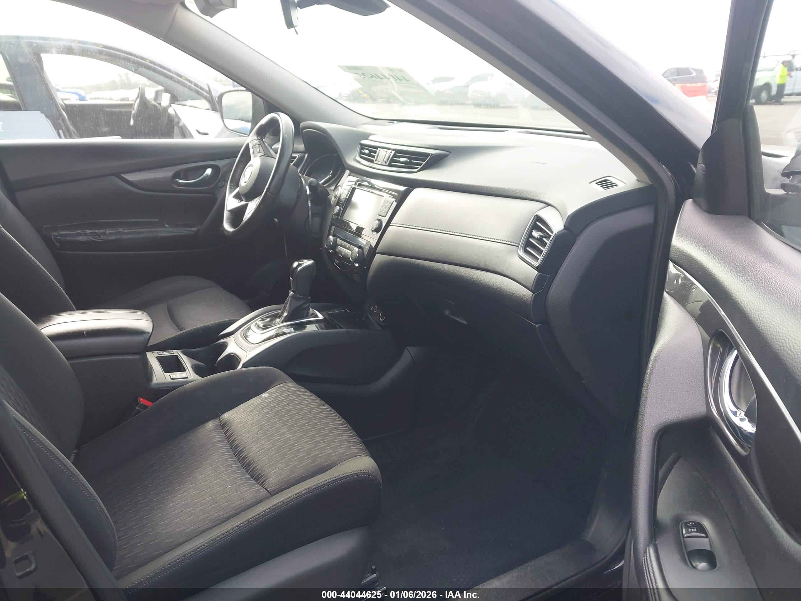 NISSAN ROGUE image 5