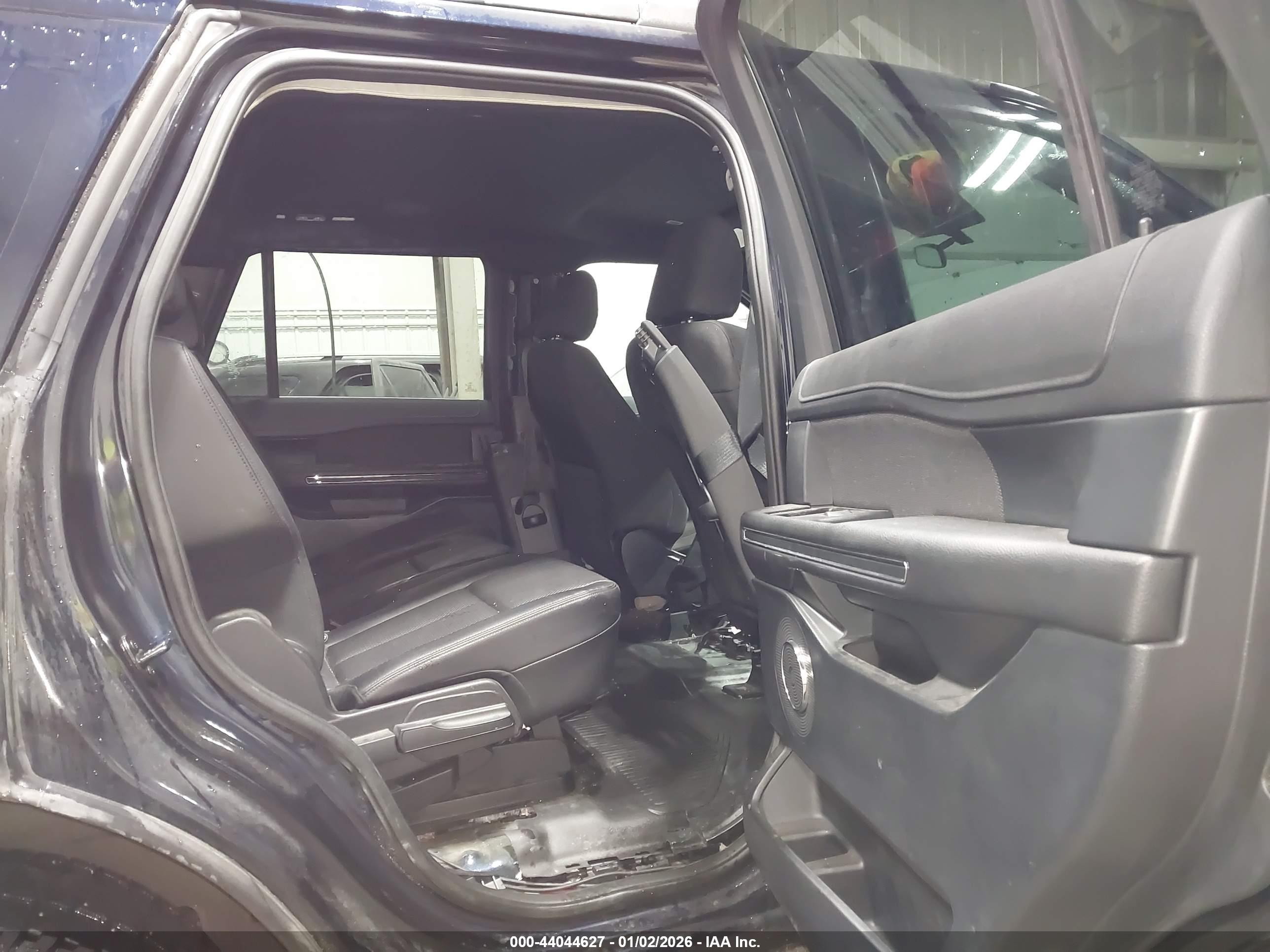 FORD EXPEDITION image 8