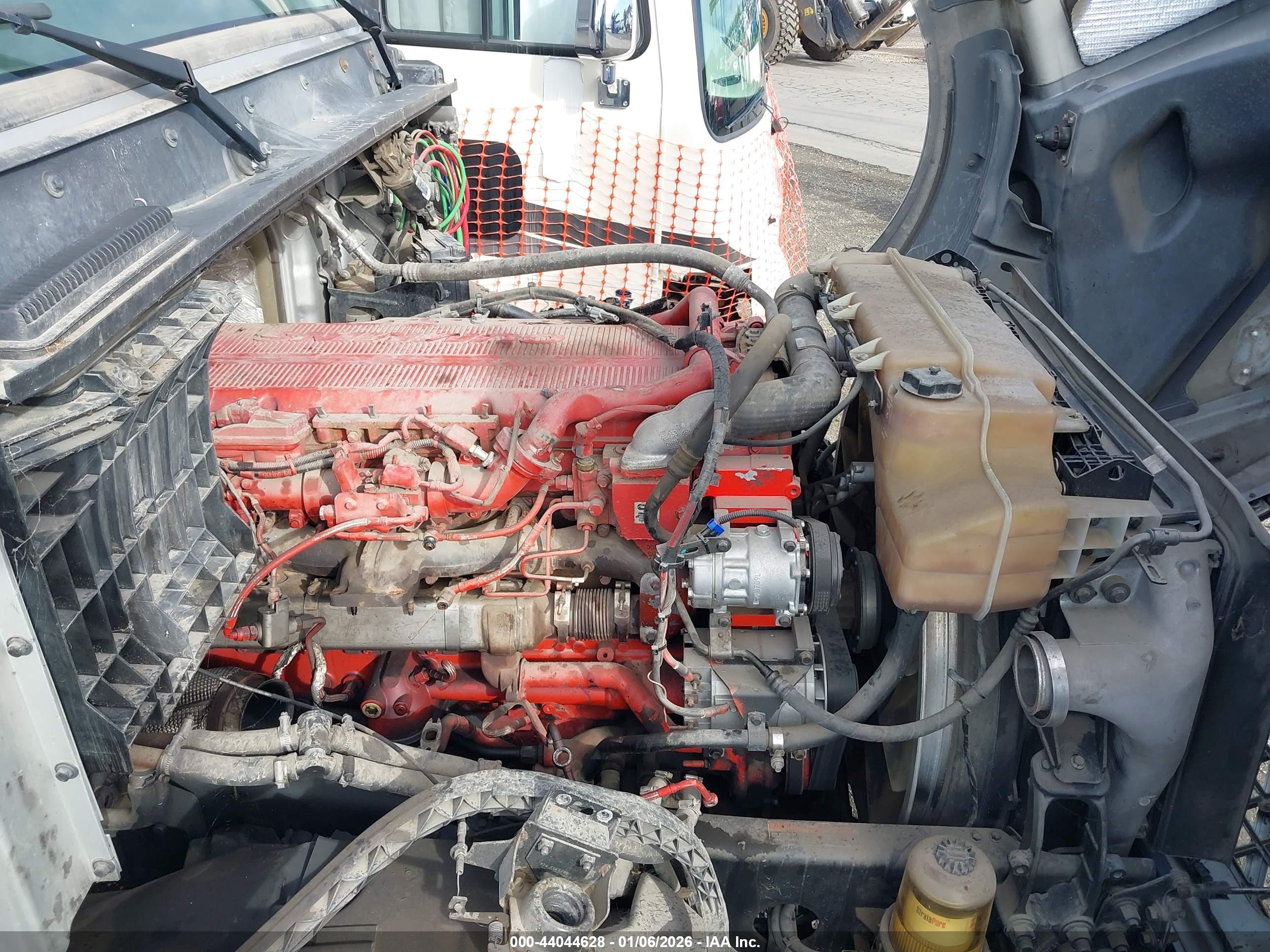 VOLVO VN image 10