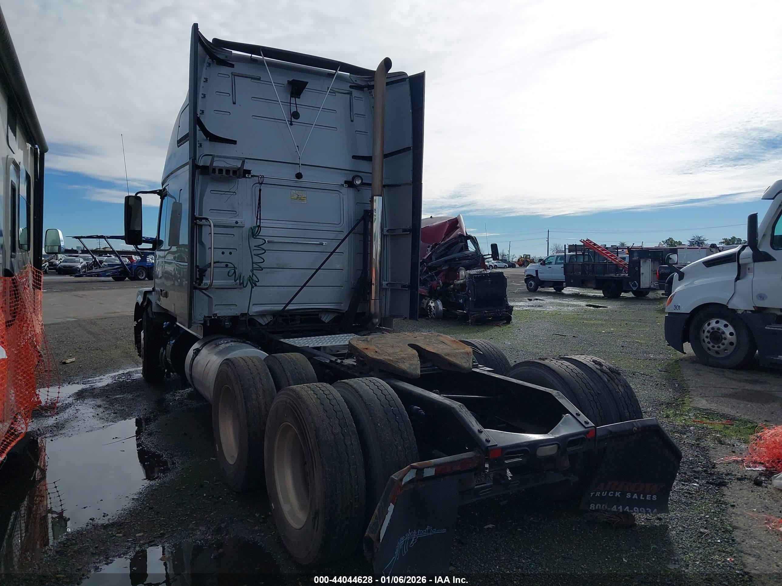 VOLVO VN image 3