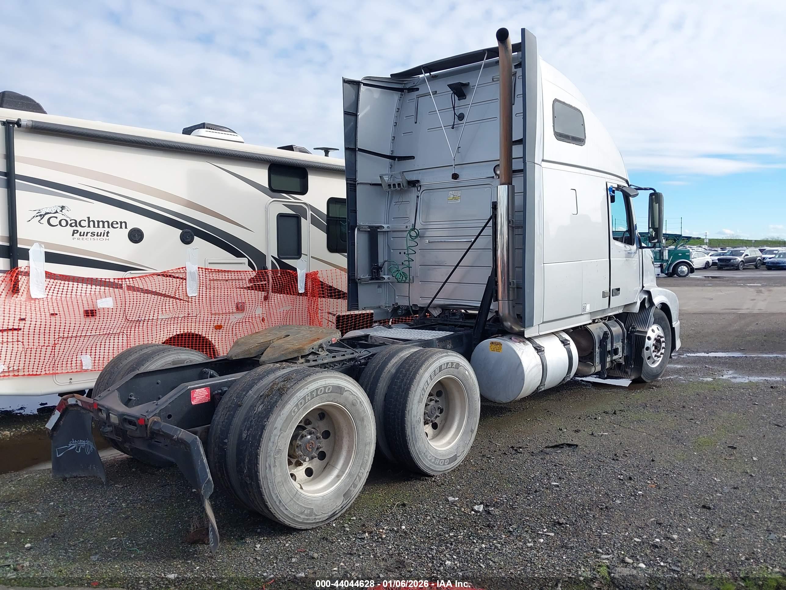 VOLVO VN image 4