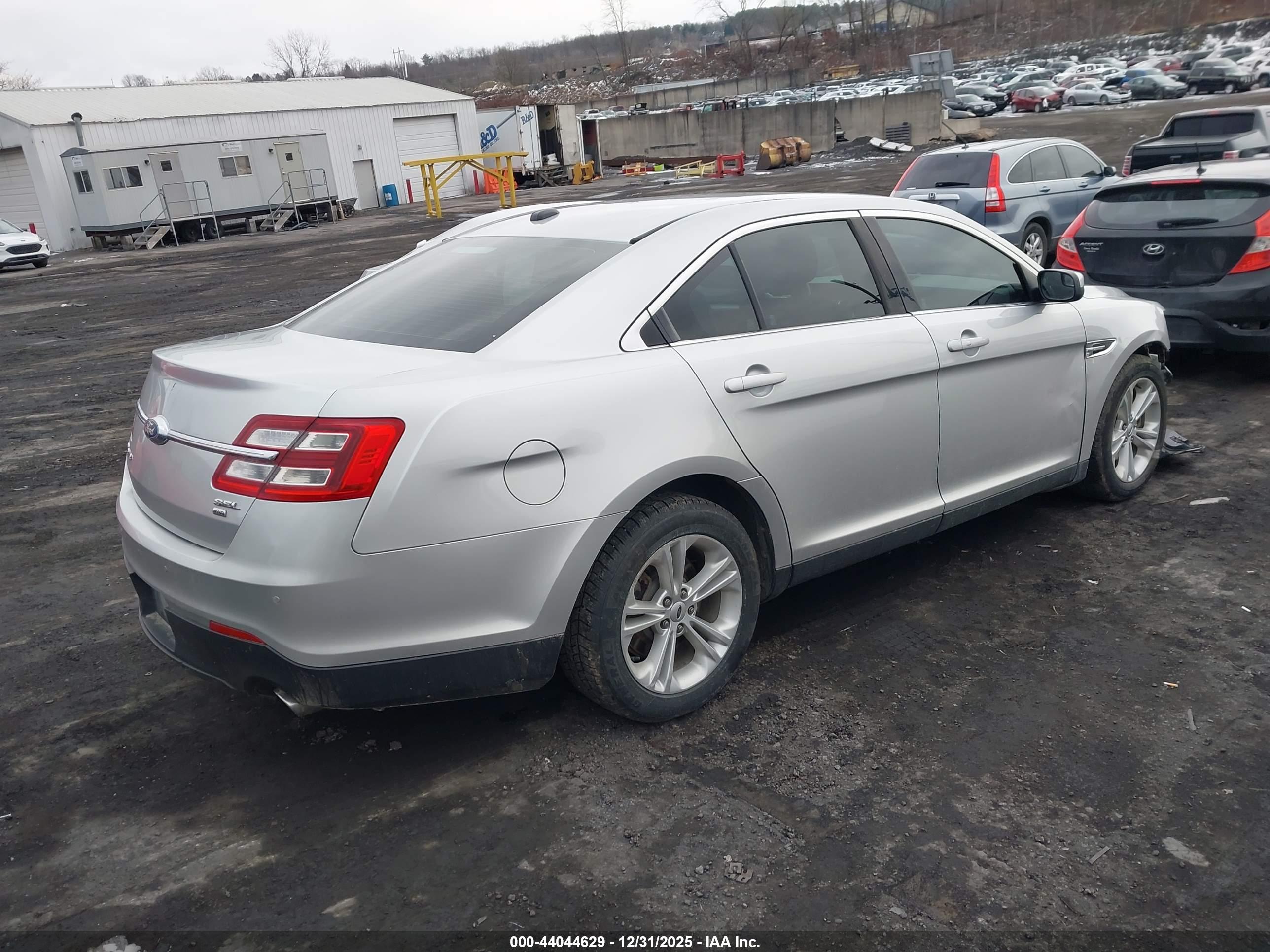 FORD TAURUS image 4
