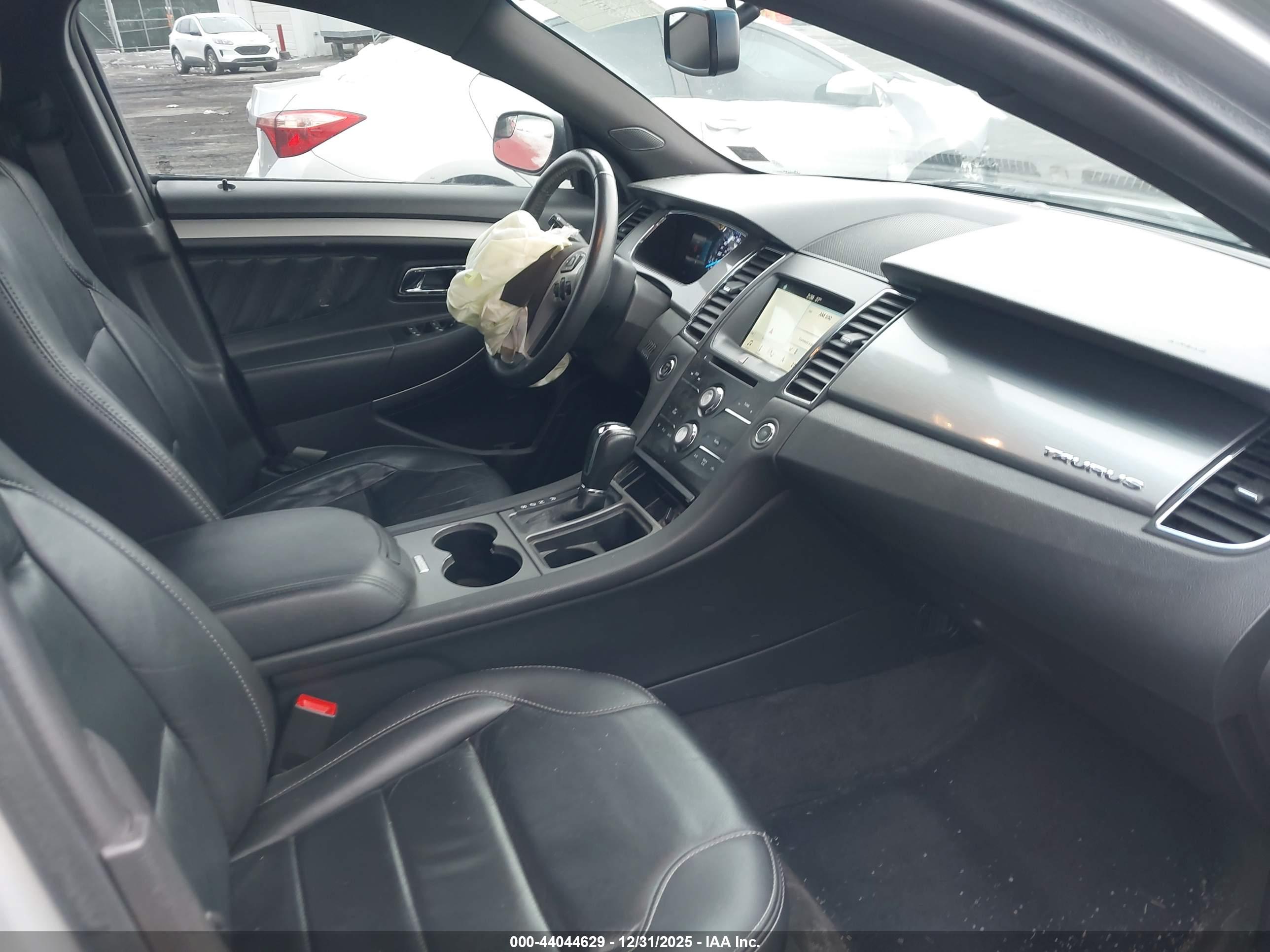 FORD TAURUS image 5
