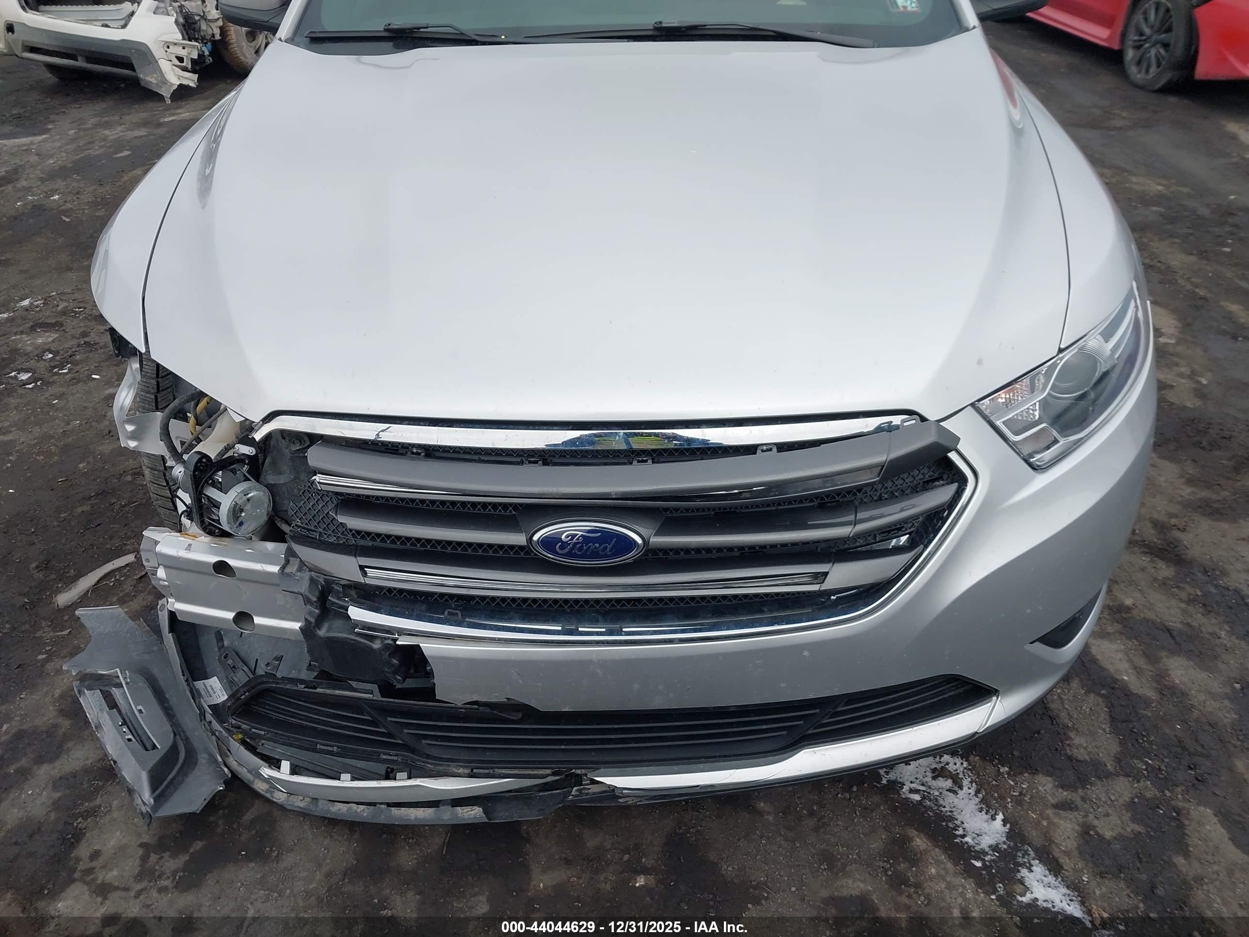 FORD TAURUS image 6