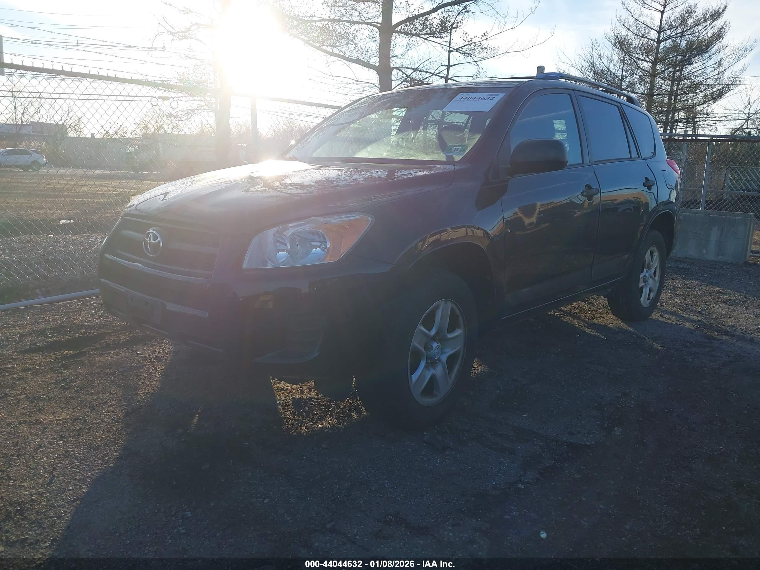 TOYOTA RAV4 image 2